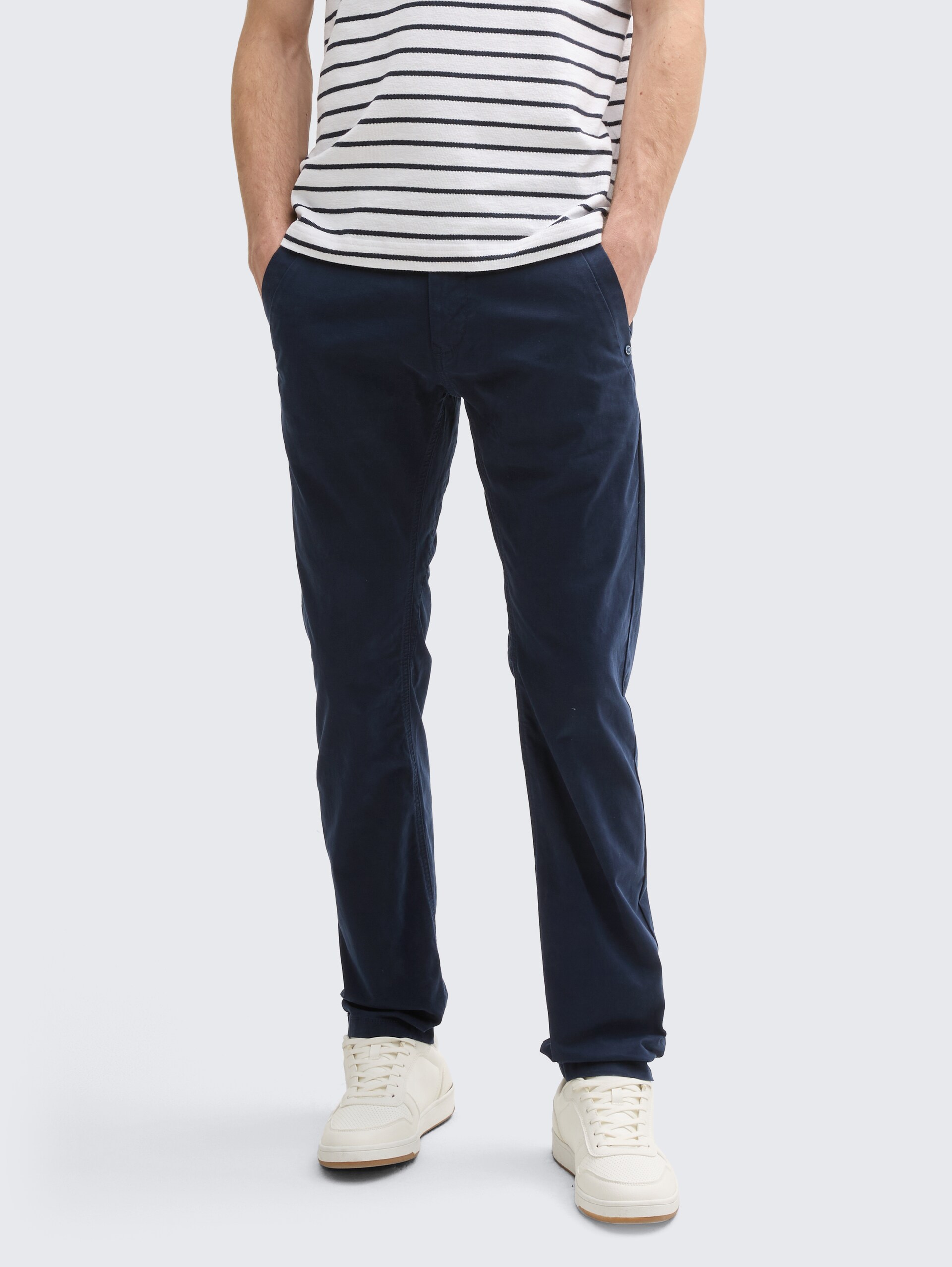 Tapered chino - sky captain blue - Nek model vooraanzicht