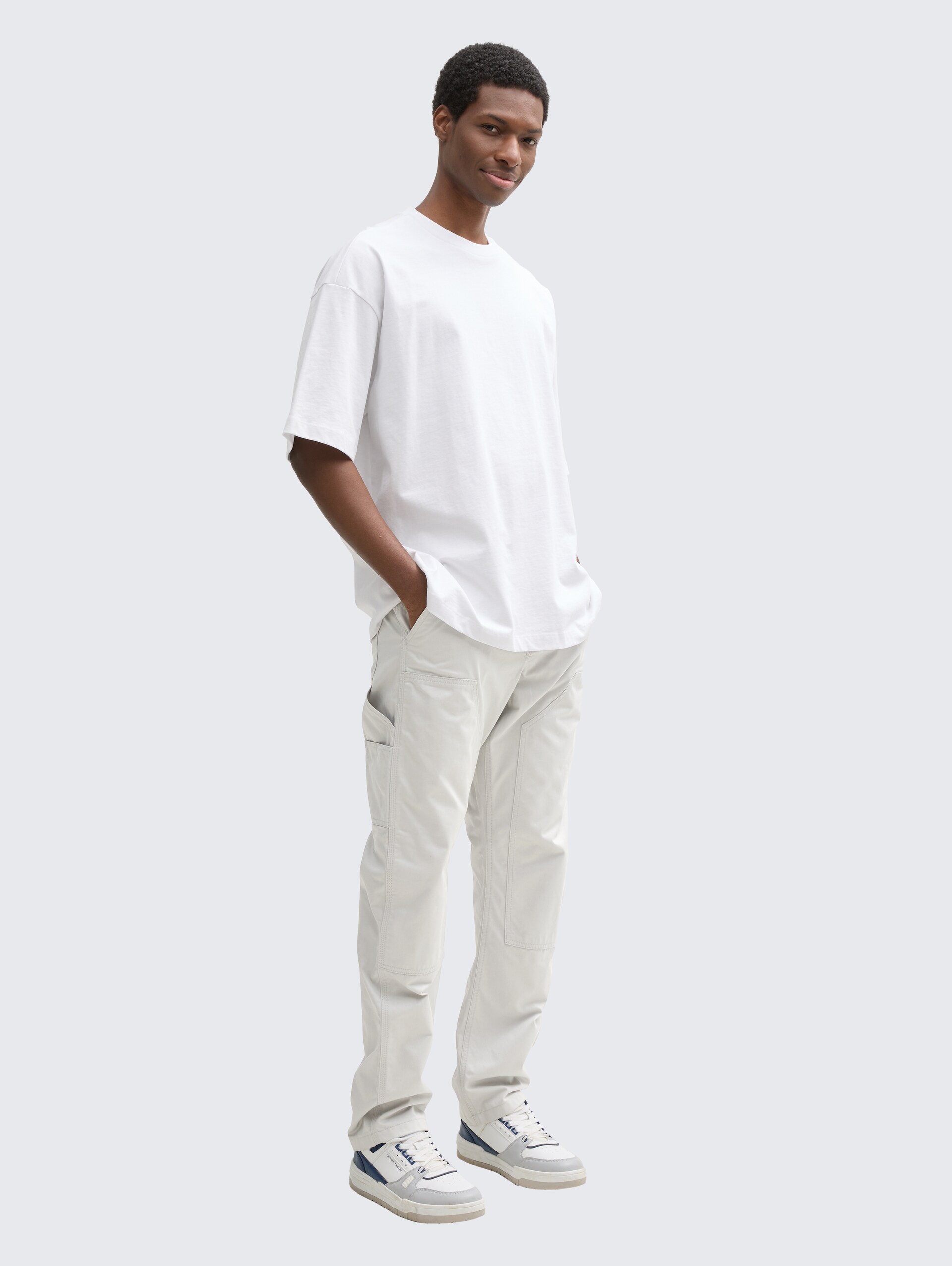Loose Fit Utility Hose - Chalk Grey - Model-Vorderansicht