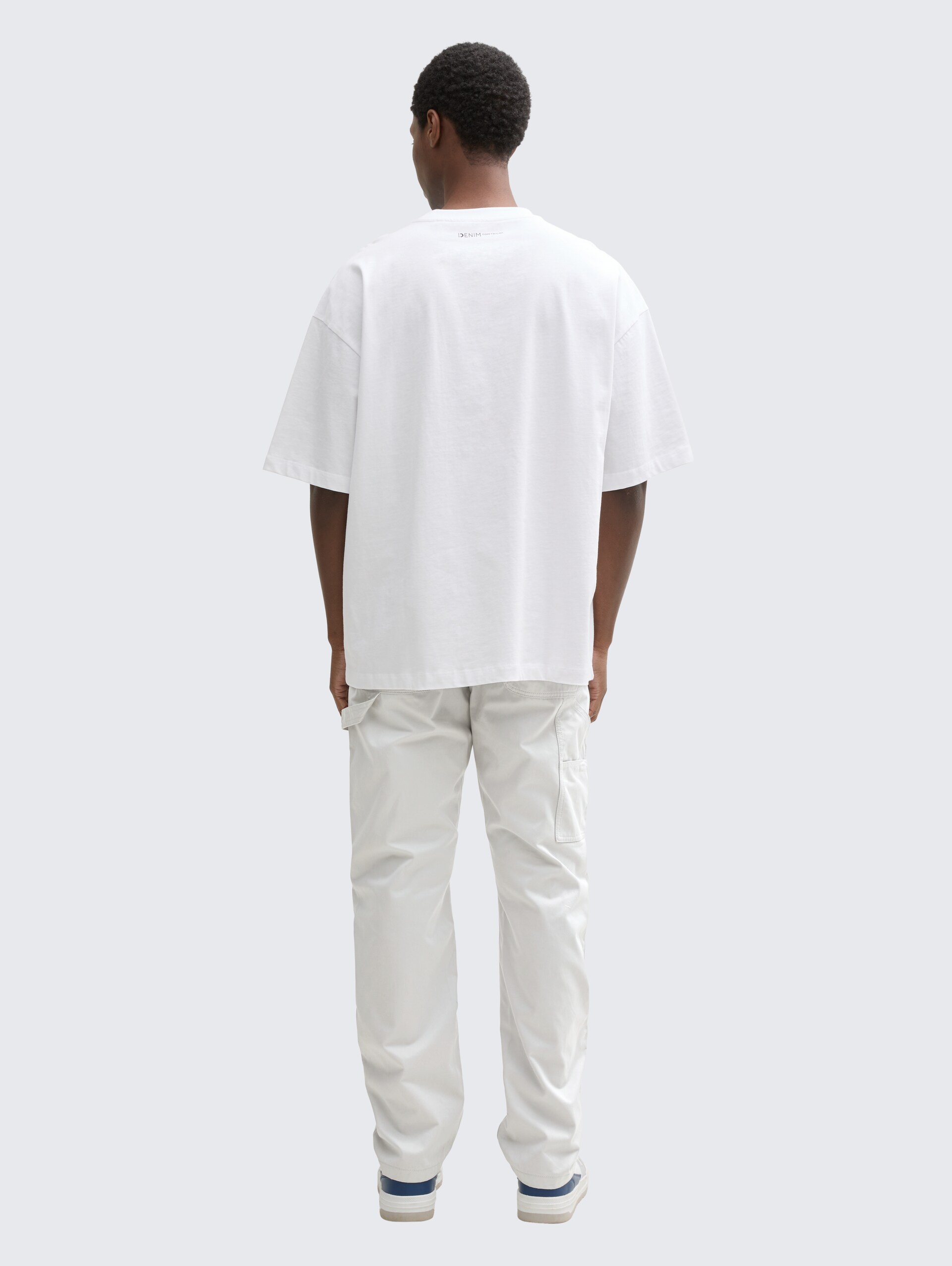 Loose Fit Utility Hose - Chalk Grey - Auschnitt Model-Rückansicht
