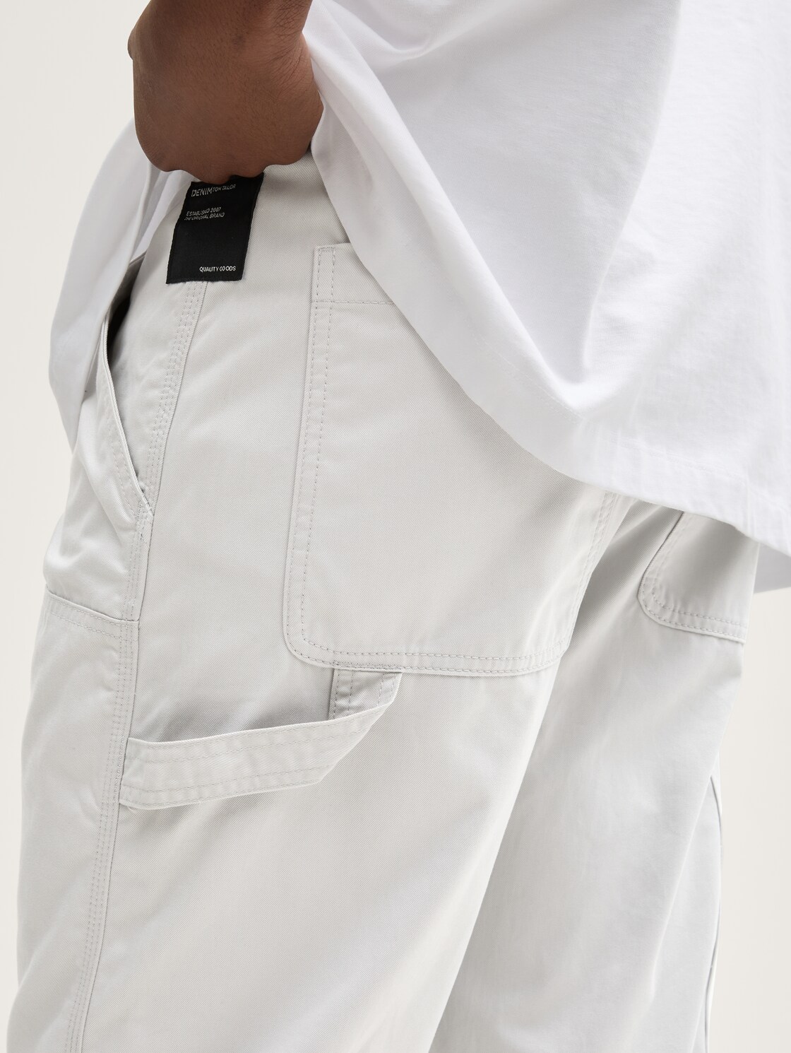 Loose fit utility trousers - Chalk Grey - Detail model view