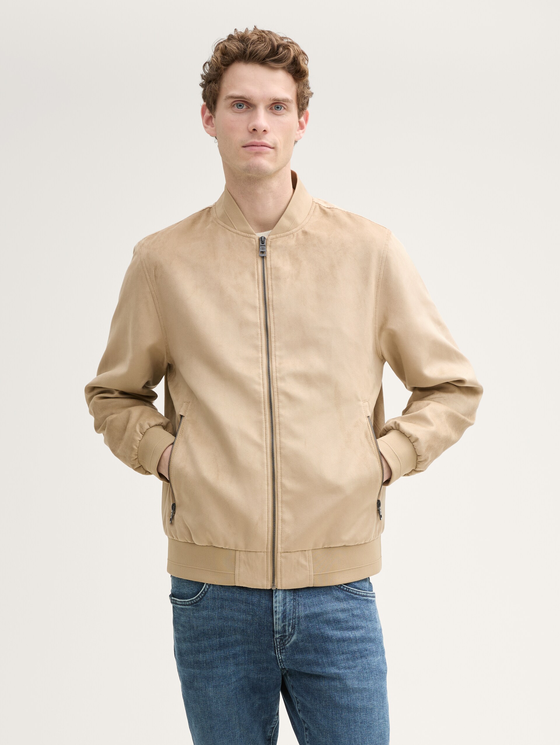 Bomberjacke in Wildleder-Optik - Cement Beige - Model-Vorderansicht