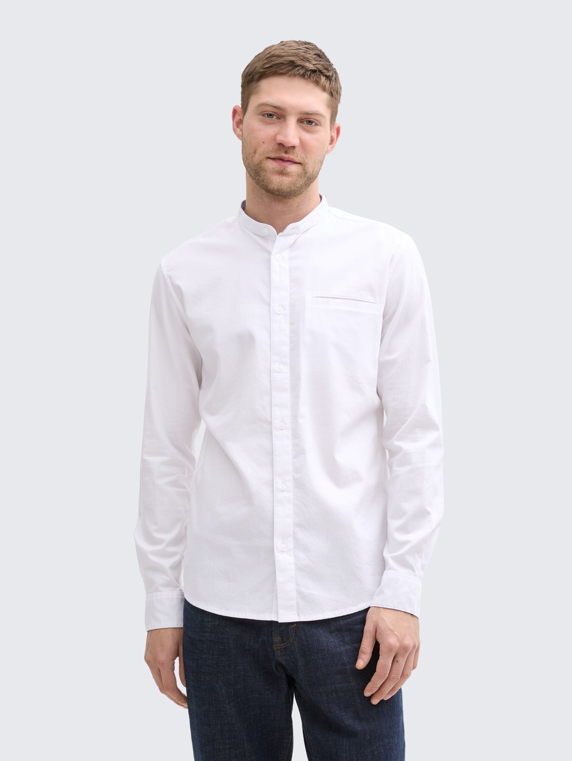 Fitted Oxford Hemd mit Brusttasche - White - Ausschnitt Model-Vorderansicht