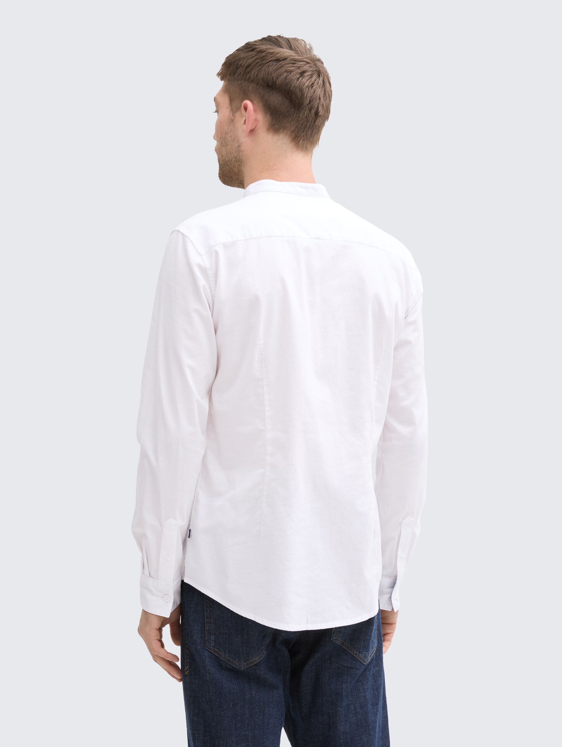 Fitted Oxford Hemd mit Brusttasche - White - Auschnitt Model-Rückansicht