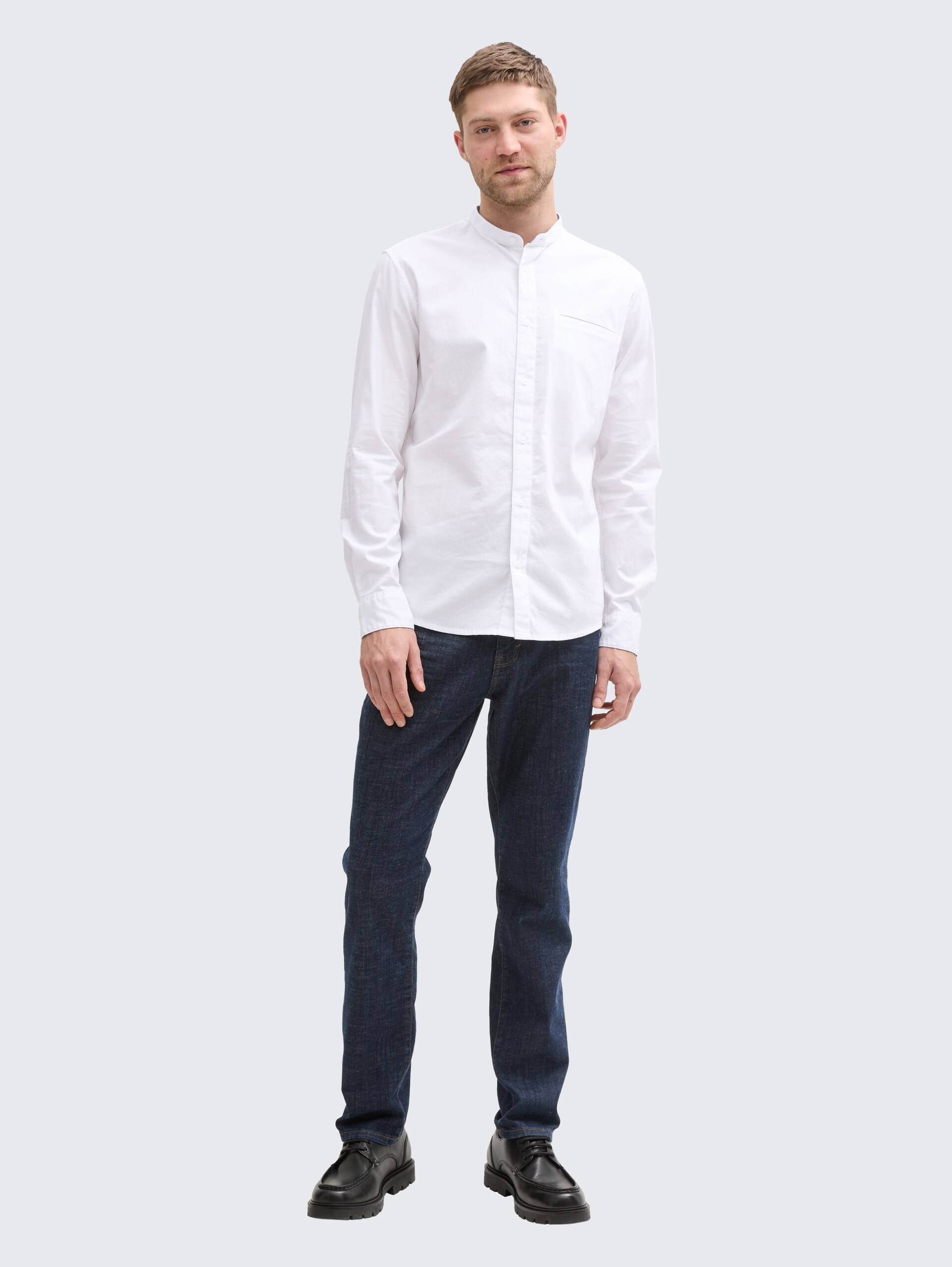 Fitted Oxford Hemd mit Brusttasche - White - Model-Vorderansicht
