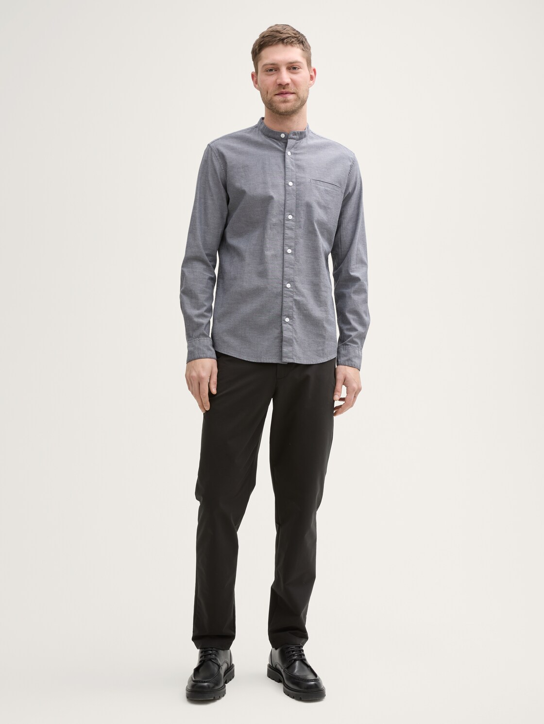 Fitted Oxford Hemd mit Brusttasche - navy chambray - Model-Vorderansicht