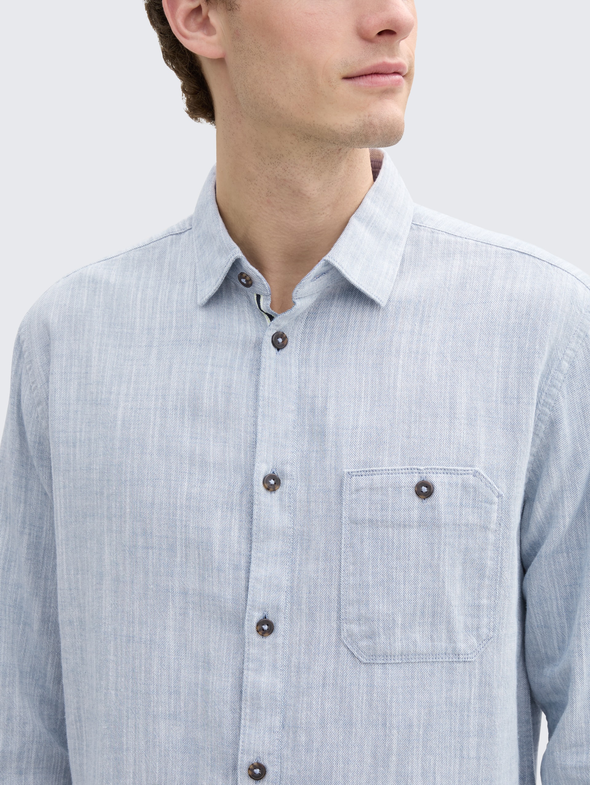 Regular Fit Hemd mit Brusttasche - white blue twill structure - Detail-Model-Ansicht