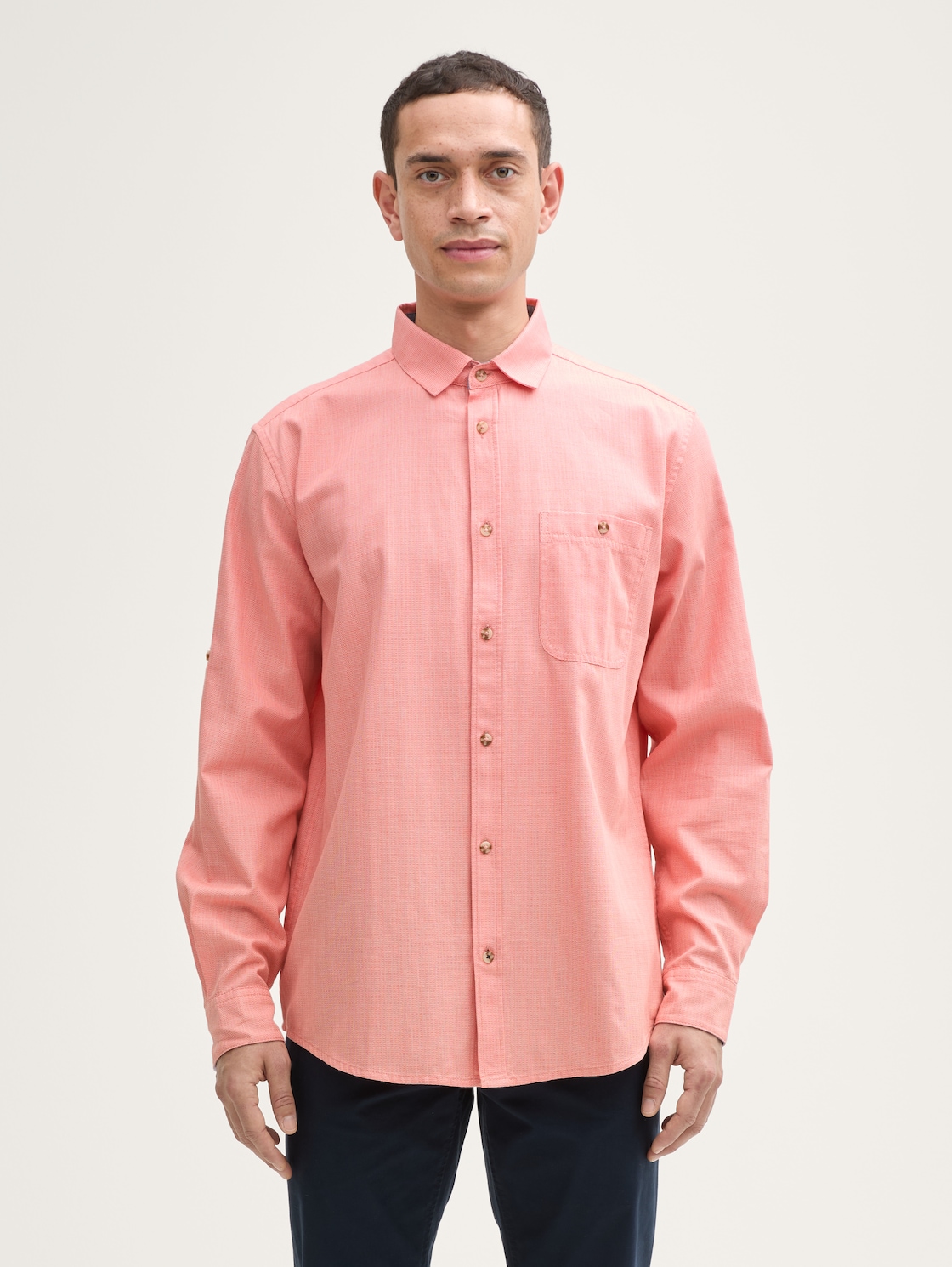 Regular Fit Hemd mit verstellbarer Ärmellänge - coral straight structure - Ausschnitt Model-Vorderansicht