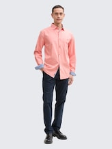 Regular Fit Hemd mit verstellbarer Ärmellänge - coral straight structure - Model-Vorderansicht