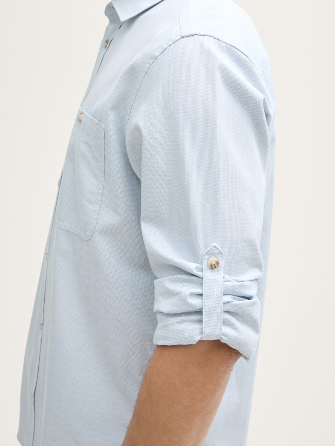 Regular Fit Hemd mit verstellbarer Ärmellänge - light blue straight structure - Detail-Model-Ansicht