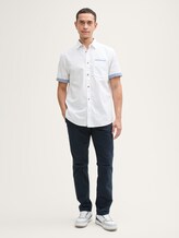 Chemise à manches courtes coupe classique avec poche poitrine - White - Vue de face du modèle