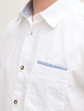 Chemise à manches courtes coupe classique avec poche poitrine - White - Vue détaillée du modèle