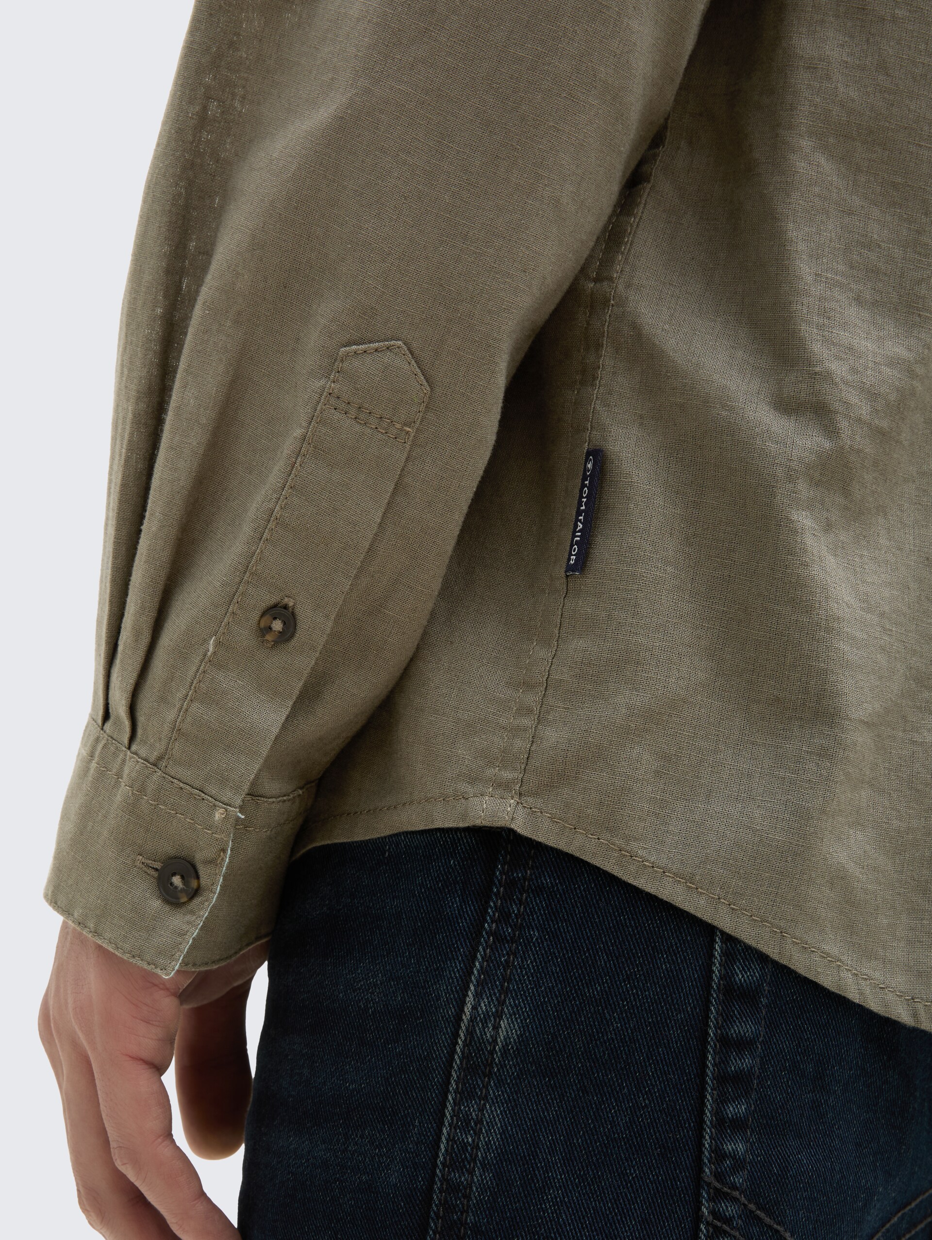 Regular Fit Hemd mit Leinenanteil - smokey olive green - Detail-Model-Ansicht