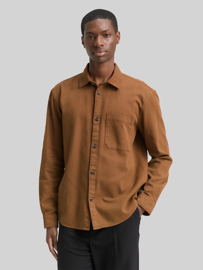 Overhemd met relaxte pasvorm en borstzak door Denim Male, Golden Clay