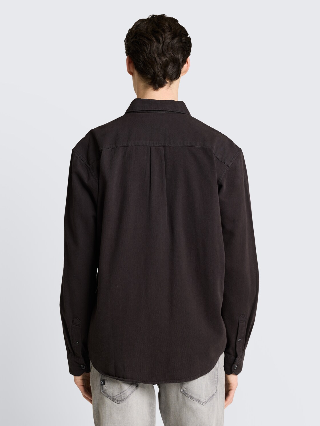 Relaxed Fit Hemd mit Brusttasche - coal grey - Auschnitt Model-Rückansicht