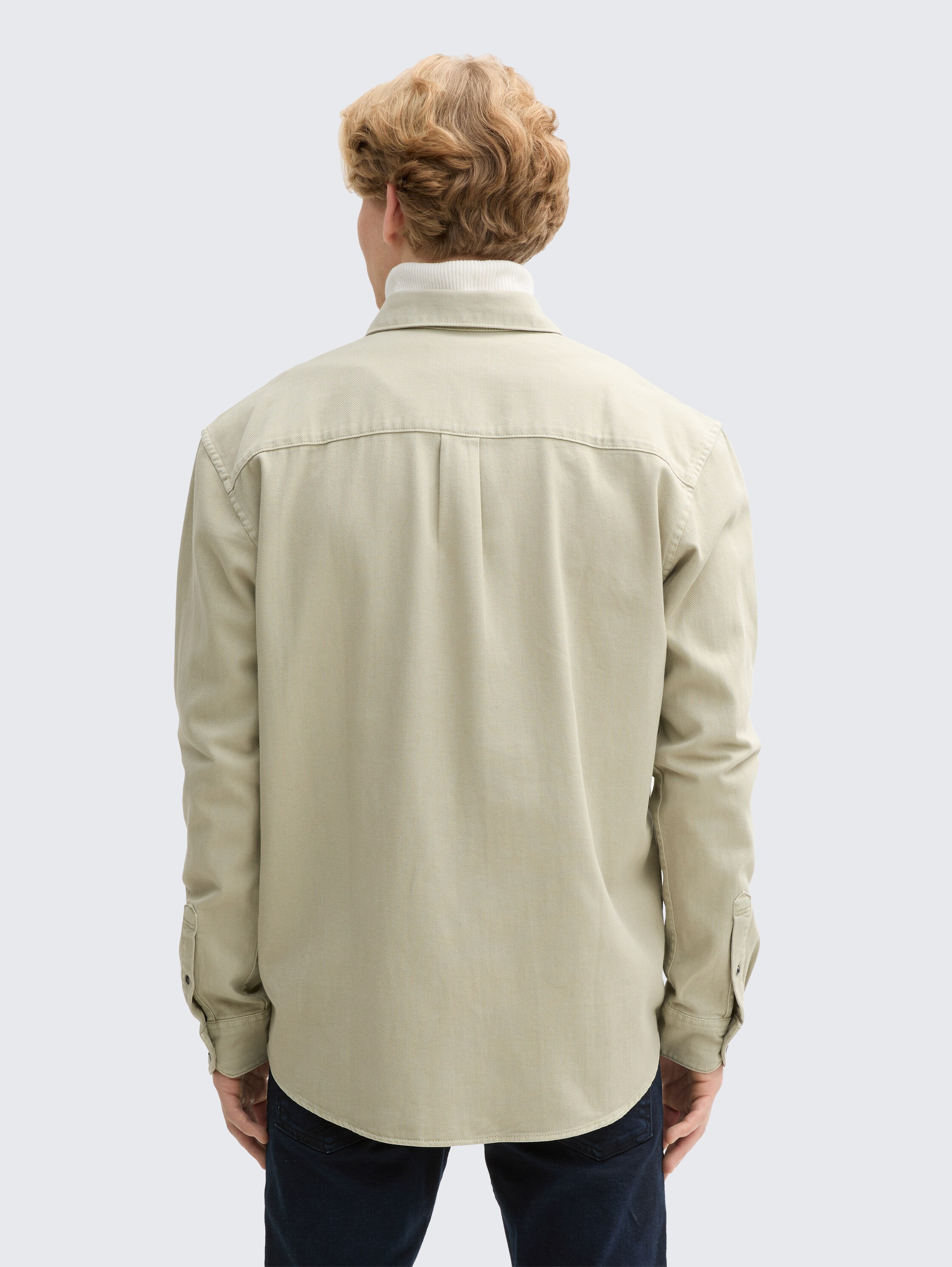 Relaxed Fit Hemd mit Brusttasche - beige abbey stone - Auschnitt Model-Rückansicht