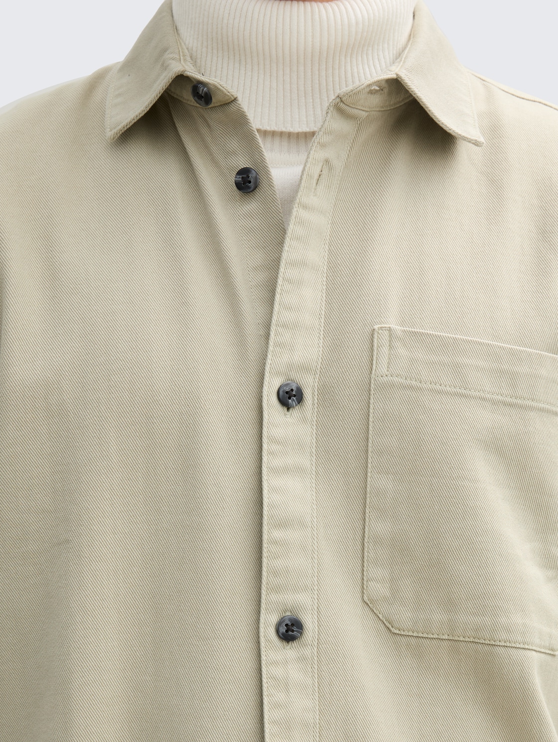 Relaxed Fit Hemd mit Brusttasche - beige abbey stone - Detail-Model-Ansicht