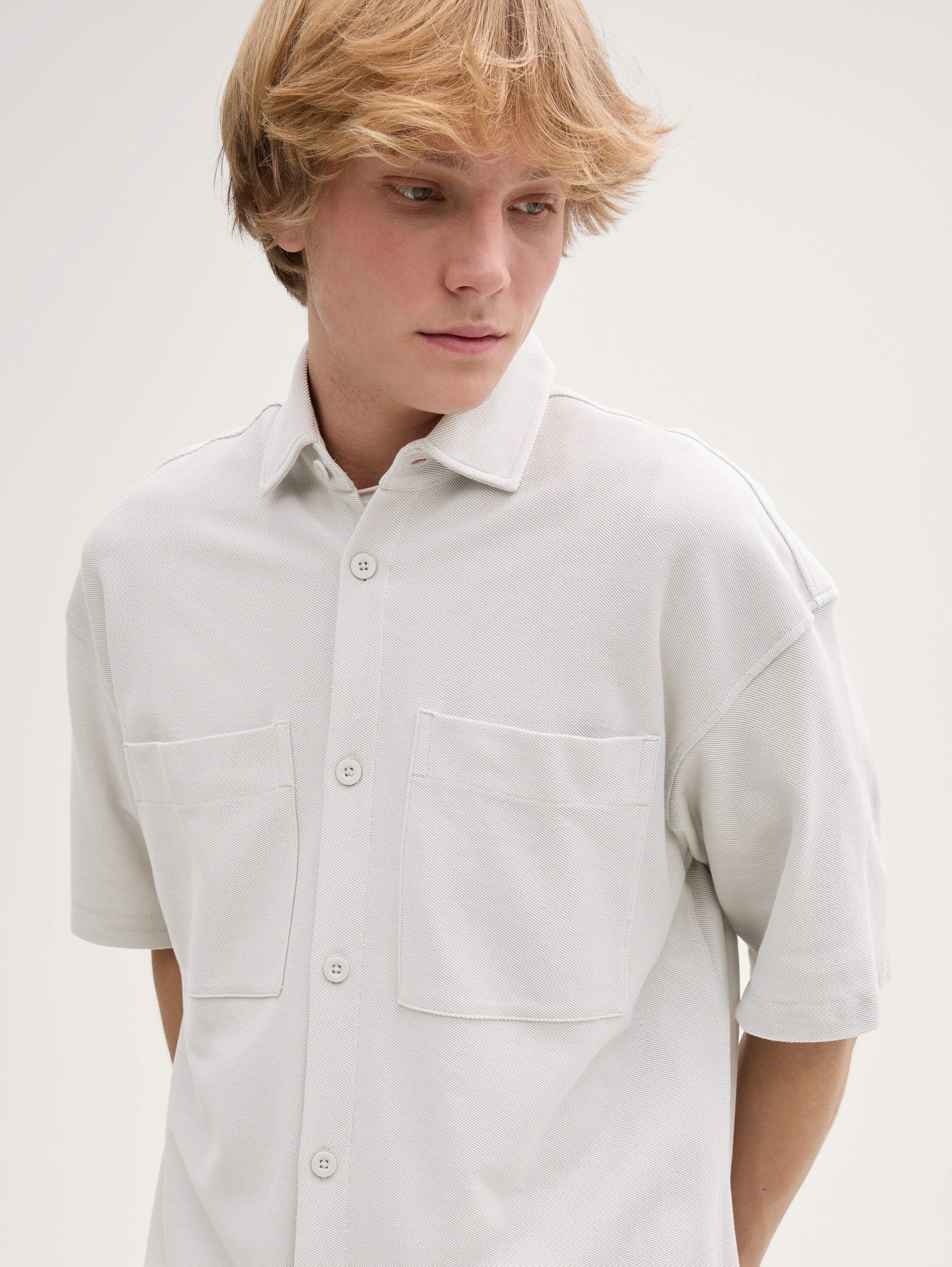 Oversize Kurzarmhemd mit Brusttaschen - chalk_grey - 