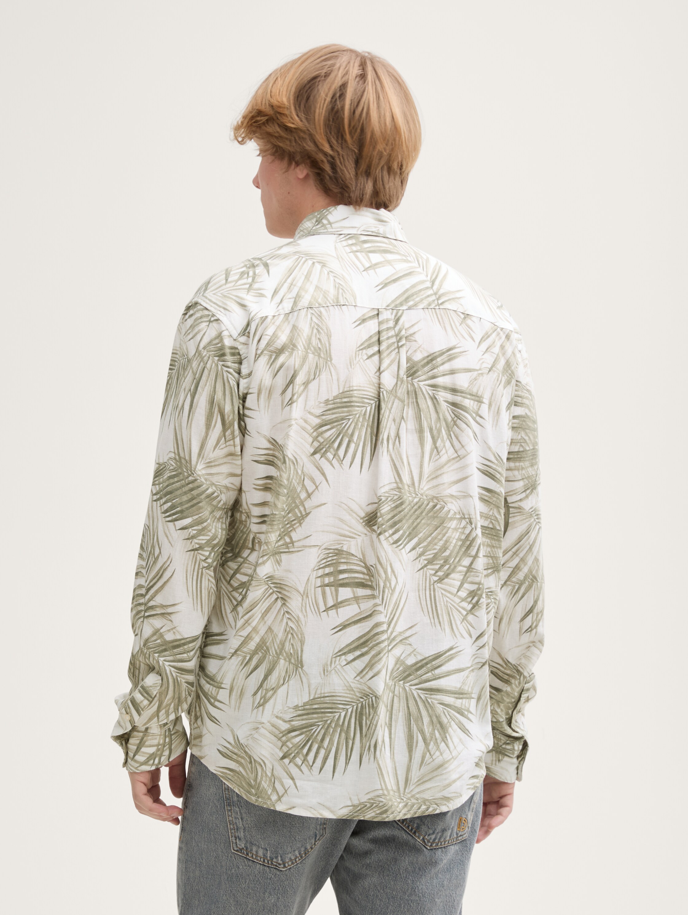 Relaxed Fit Hemd mit Leinenanteil - white_green_watery_palm_print - 