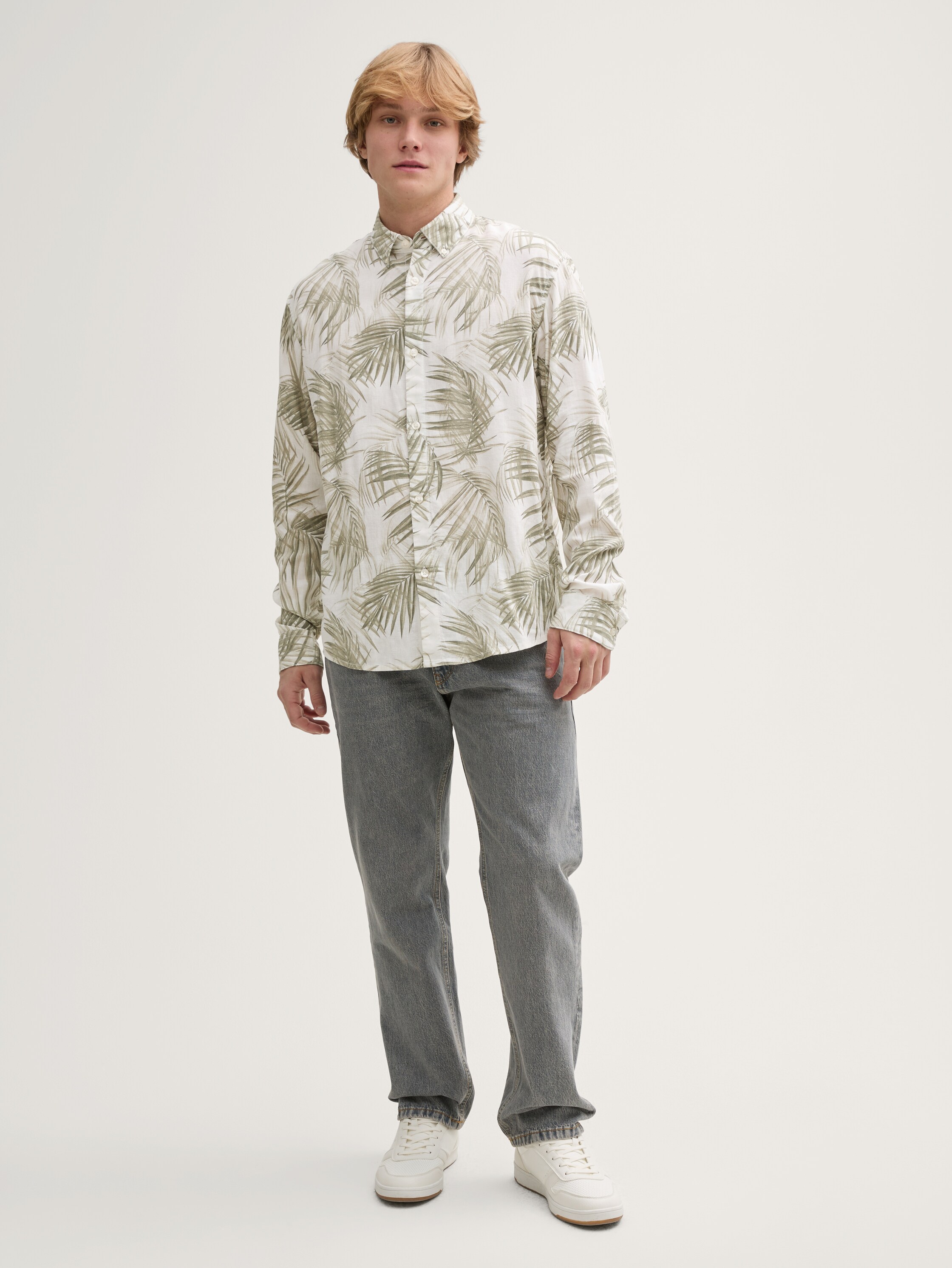 Relaxed Fit Hemd mit Leinenanteil - white_green_watery_palm_print - 