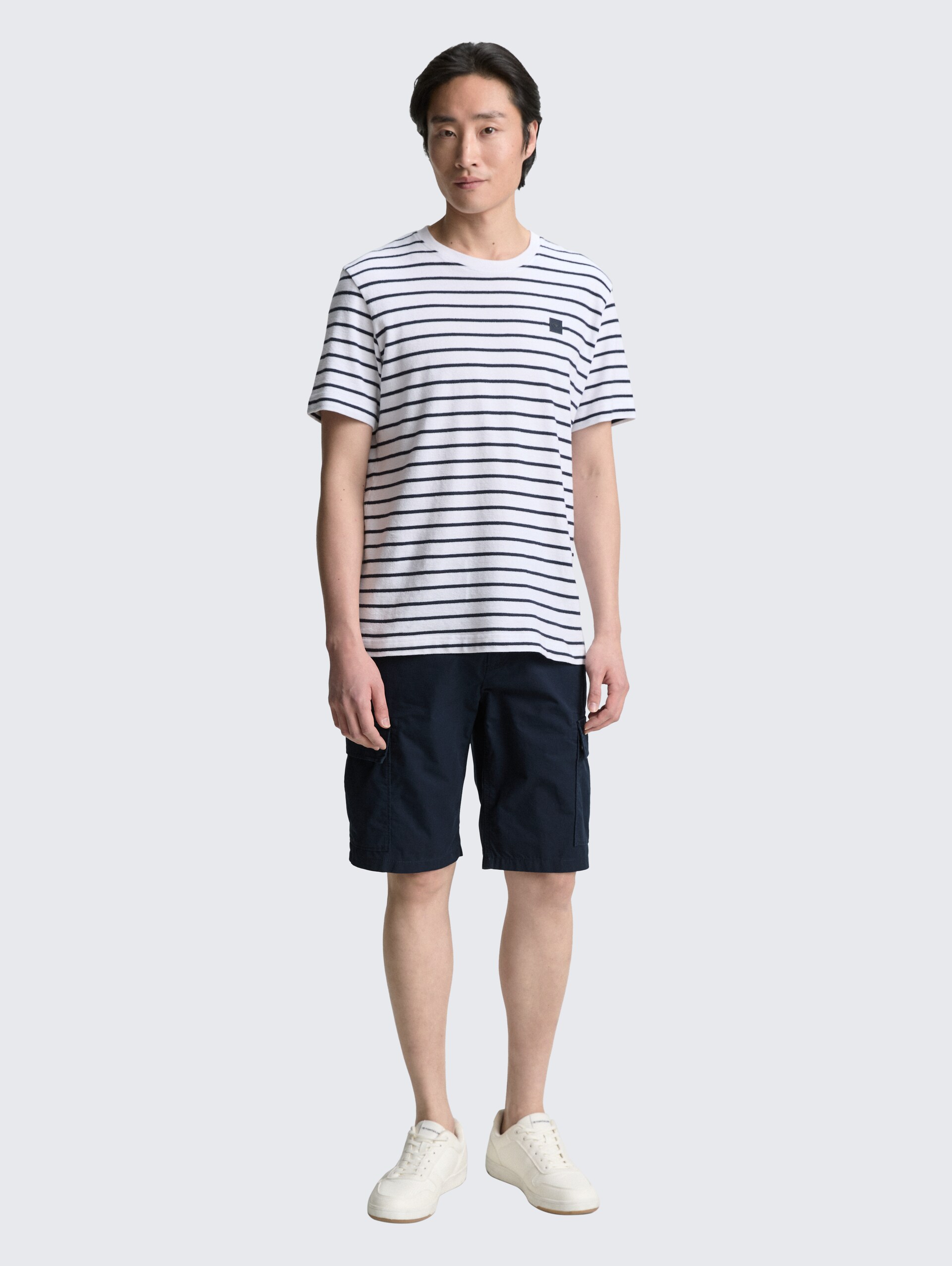 Regular Cargo Shorts aus Baumwolle - sky captain blue - Model-Vorderansicht
