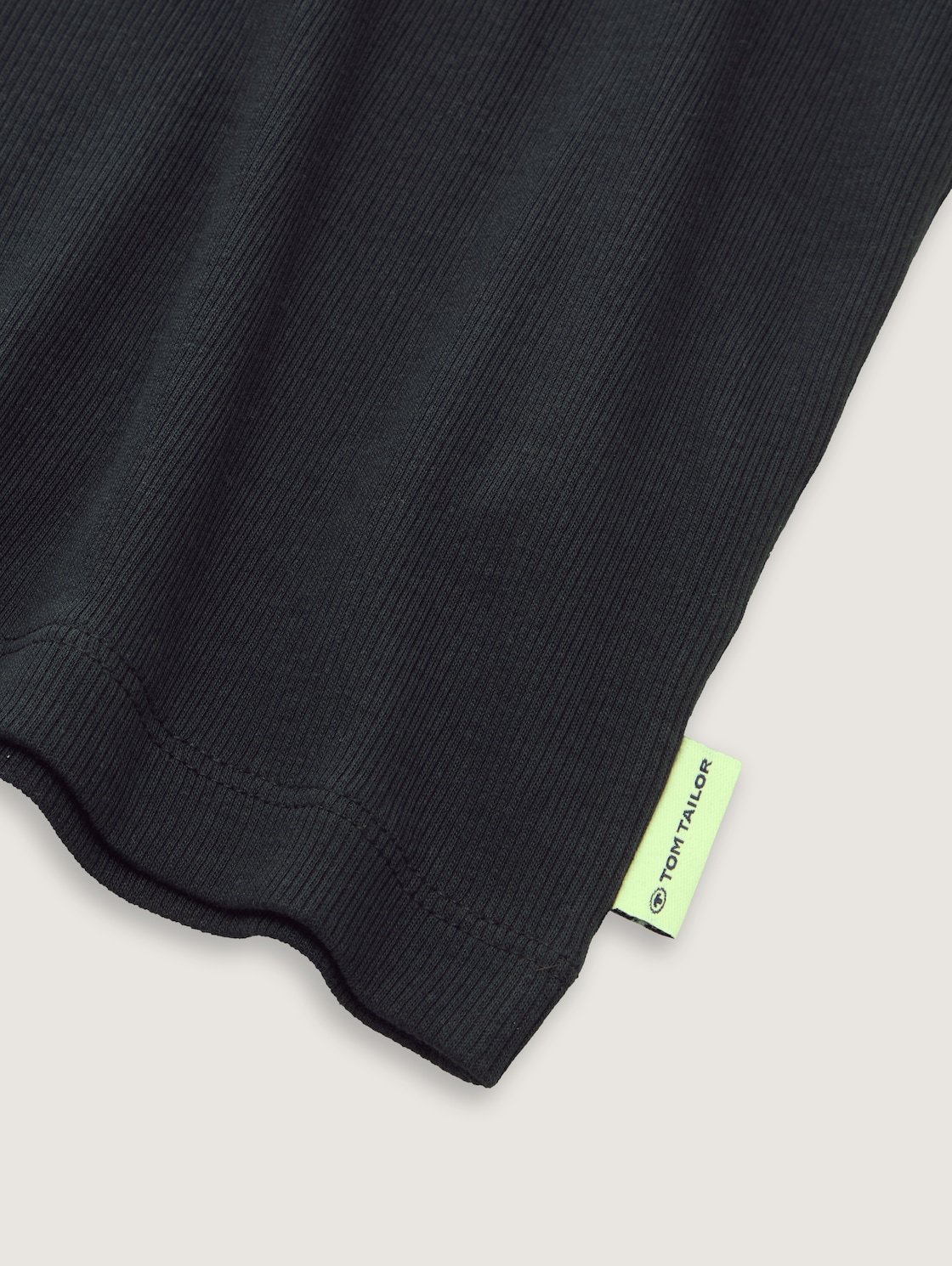 Basic Ripp Top - heavy black - Detail-Model-Ansicht