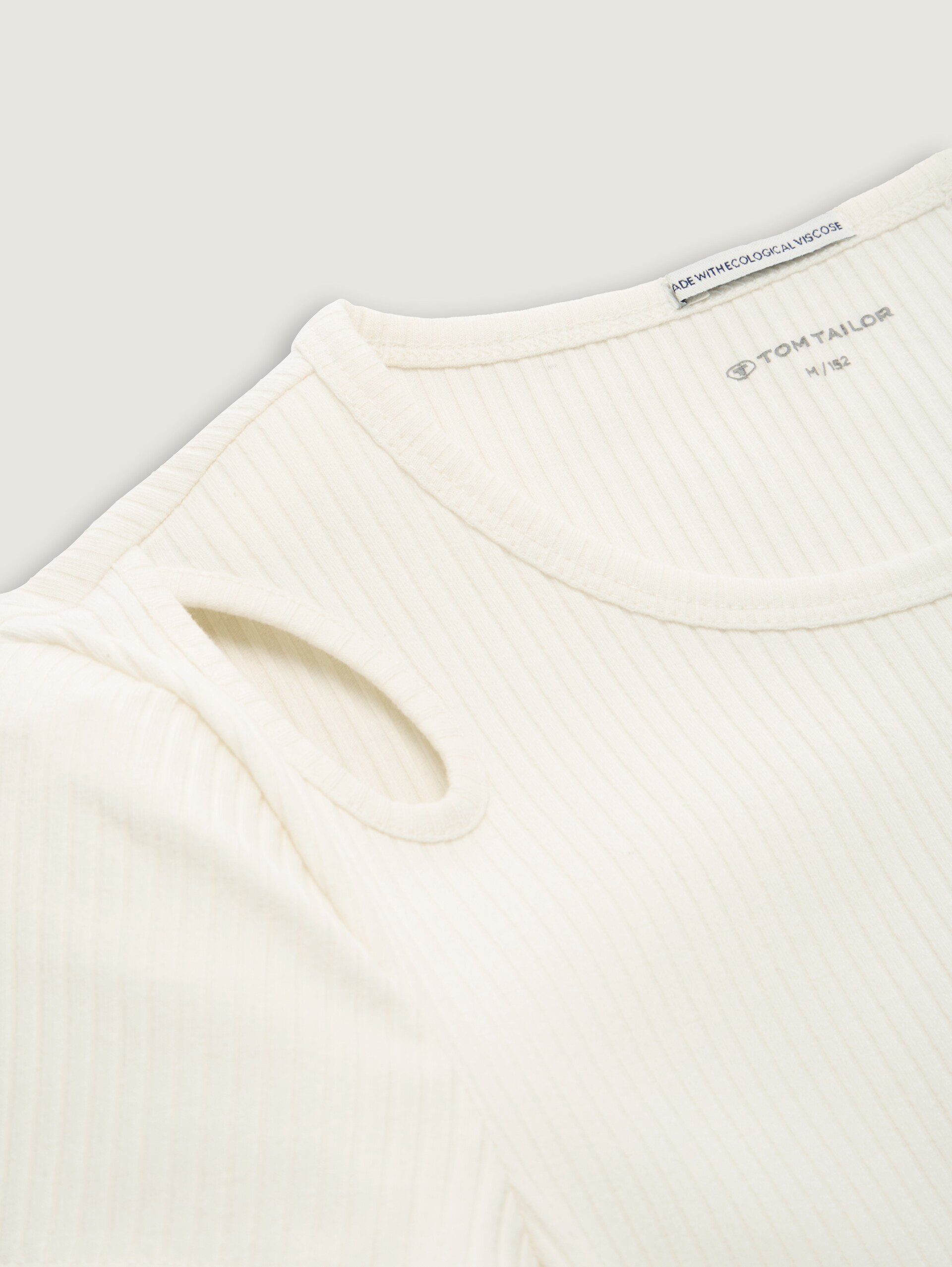 Ripp T-Shirt mit Cut-Outs - Wool White - Detail-Model-Ansicht