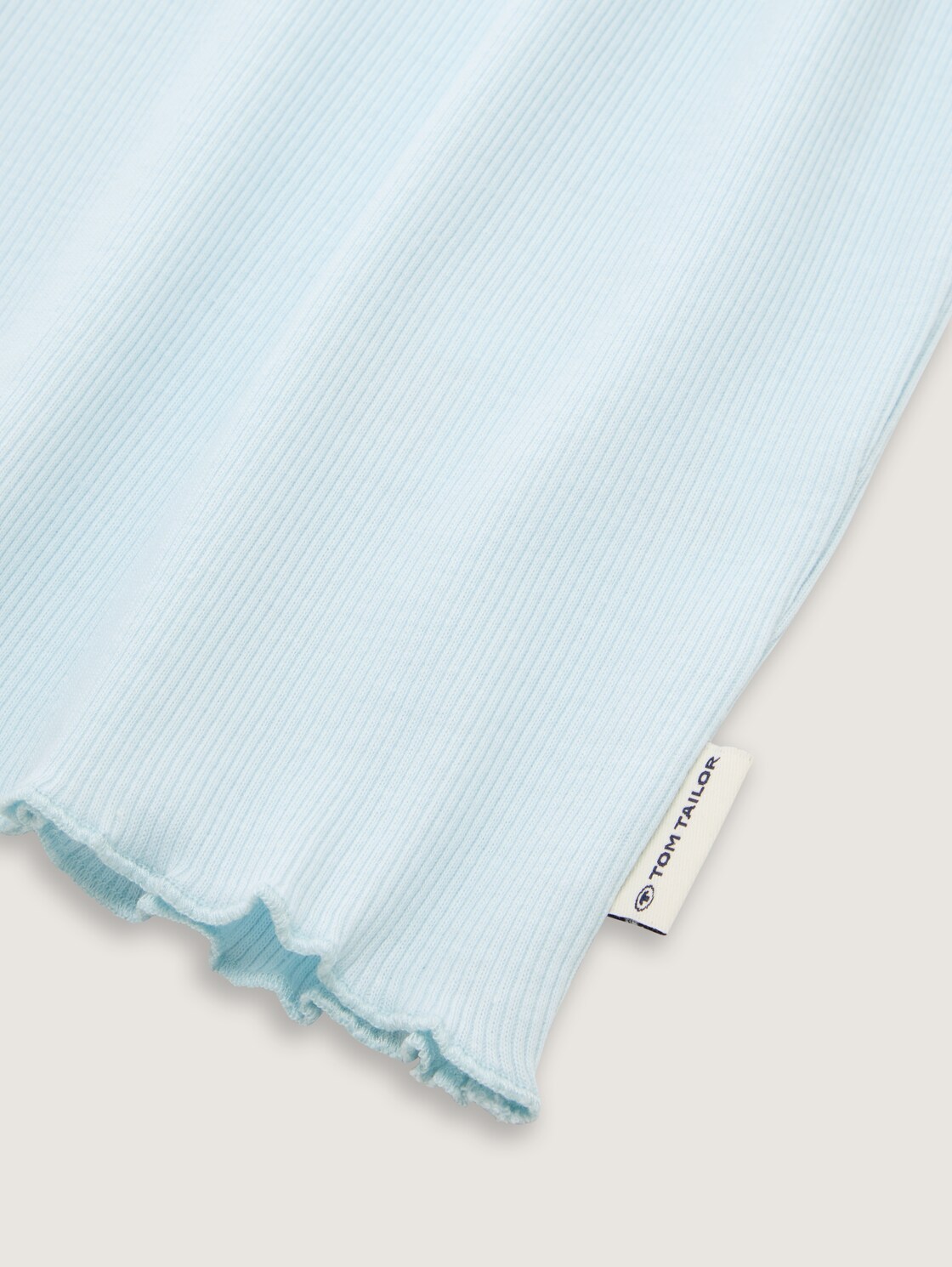 Ripp T-Shirt mit Carmen-Ausschnitt - minty blue - Detail-Model-Ansicht