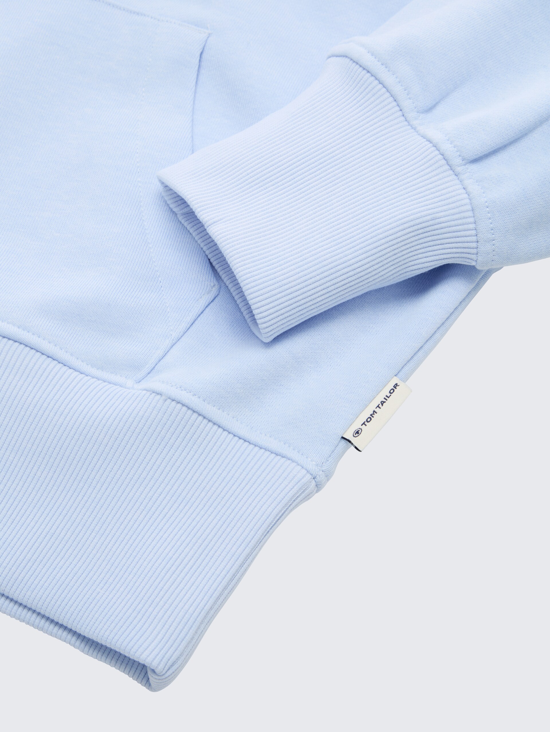 Cropped Hoodie Sweatshirt - pale morning blue - Detail-Model-Ansicht