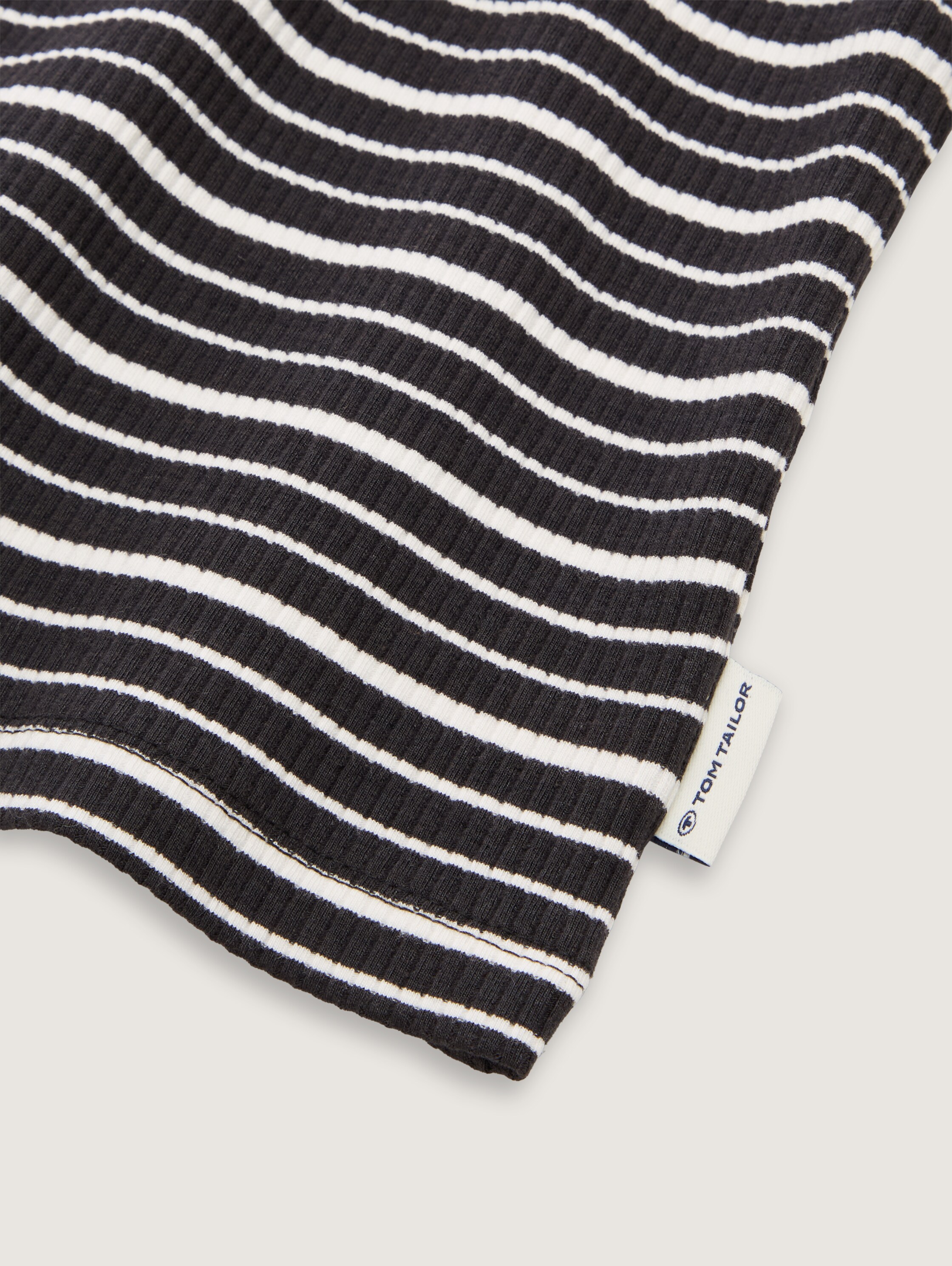 Ripp T-Shirt mit Streifenmuster - black_based_irregular_stripe - 