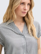 Losvallende blouse met streeppatroon - navy white thin stripe - Detailaanzicht model