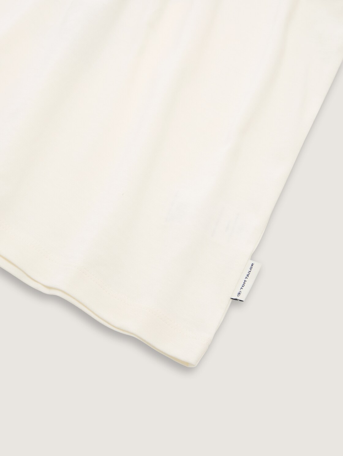 T-Shirt mit Print - Wool White - Detail-Model-Ansicht