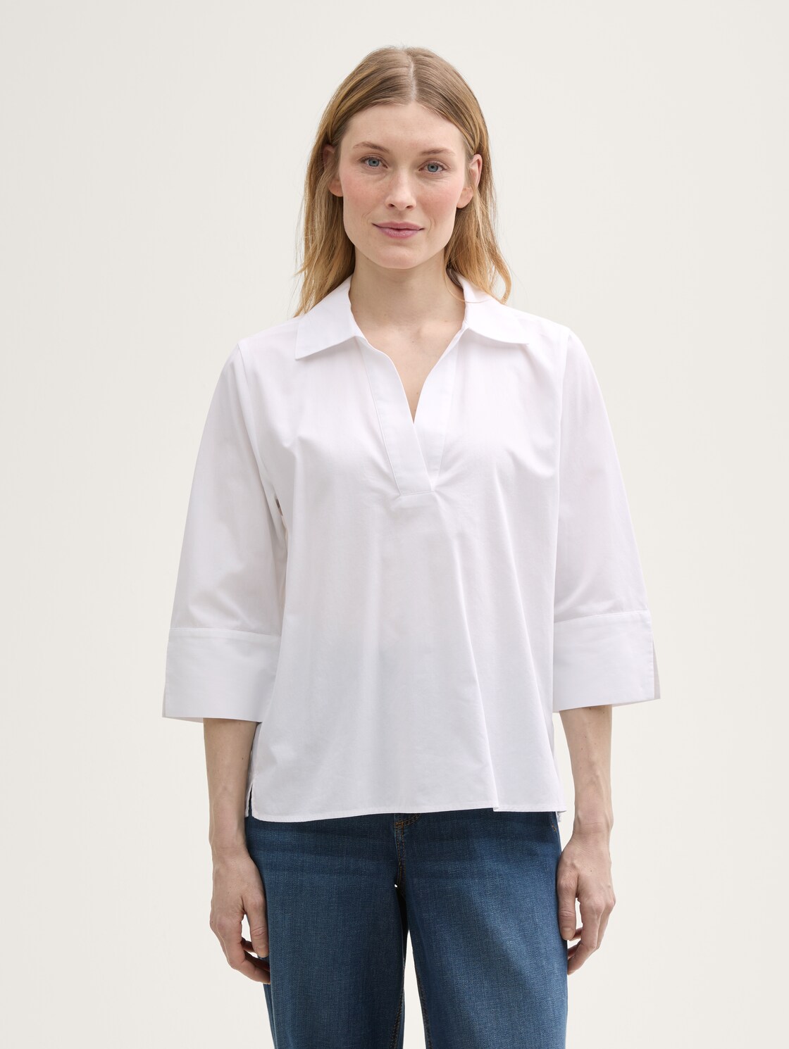 Loose Fit Bluse mit Kragen - White - Ausschnitt Model-Vorderansicht