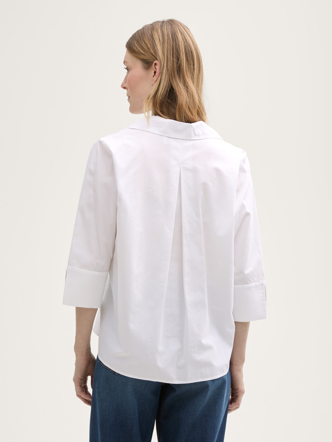 Loose Fit Bluse mit Kragen - White - Auschnitt Model-Rückansicht