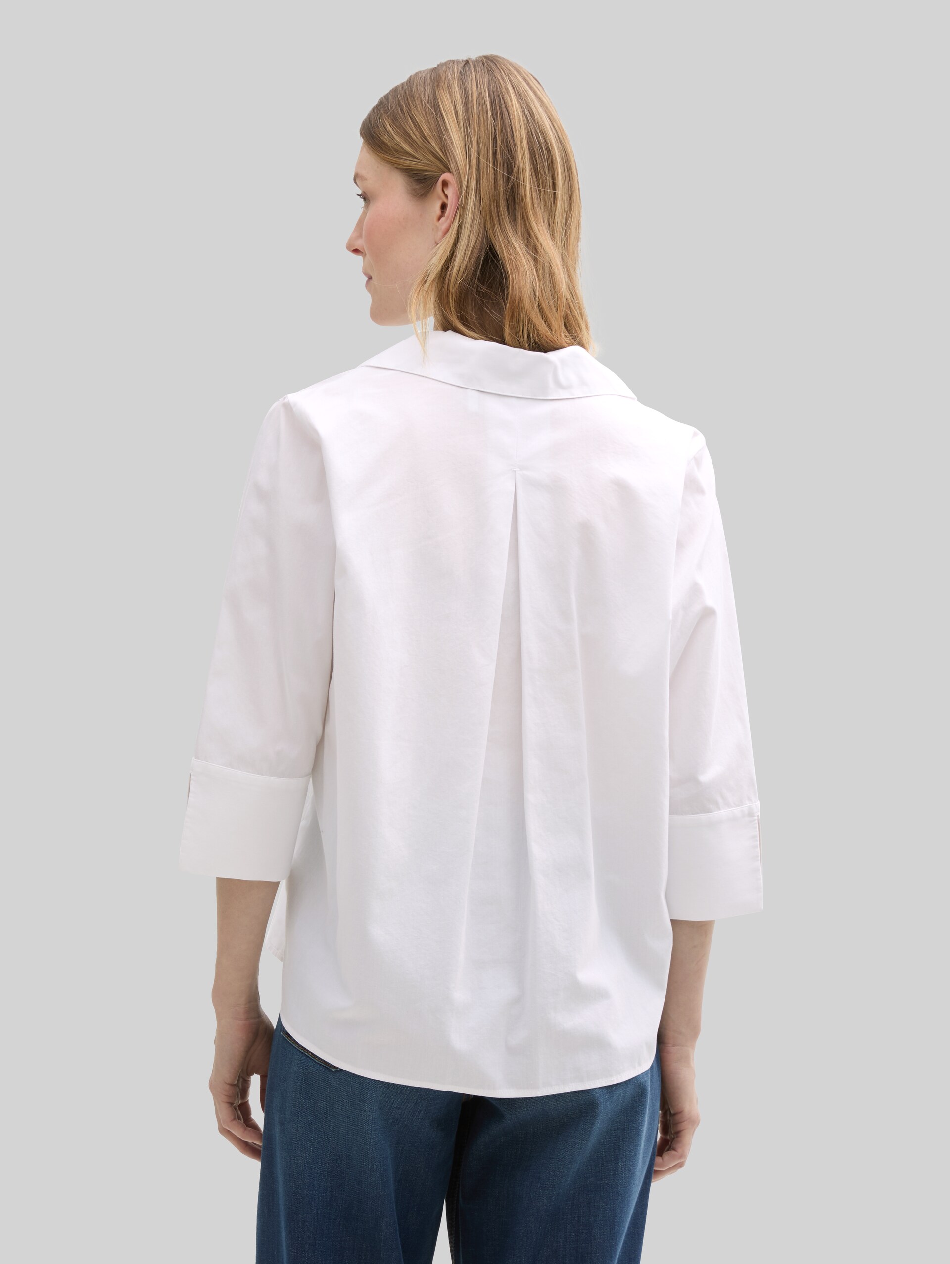 Loose fit blouse with collar - White - Neckline model-back view