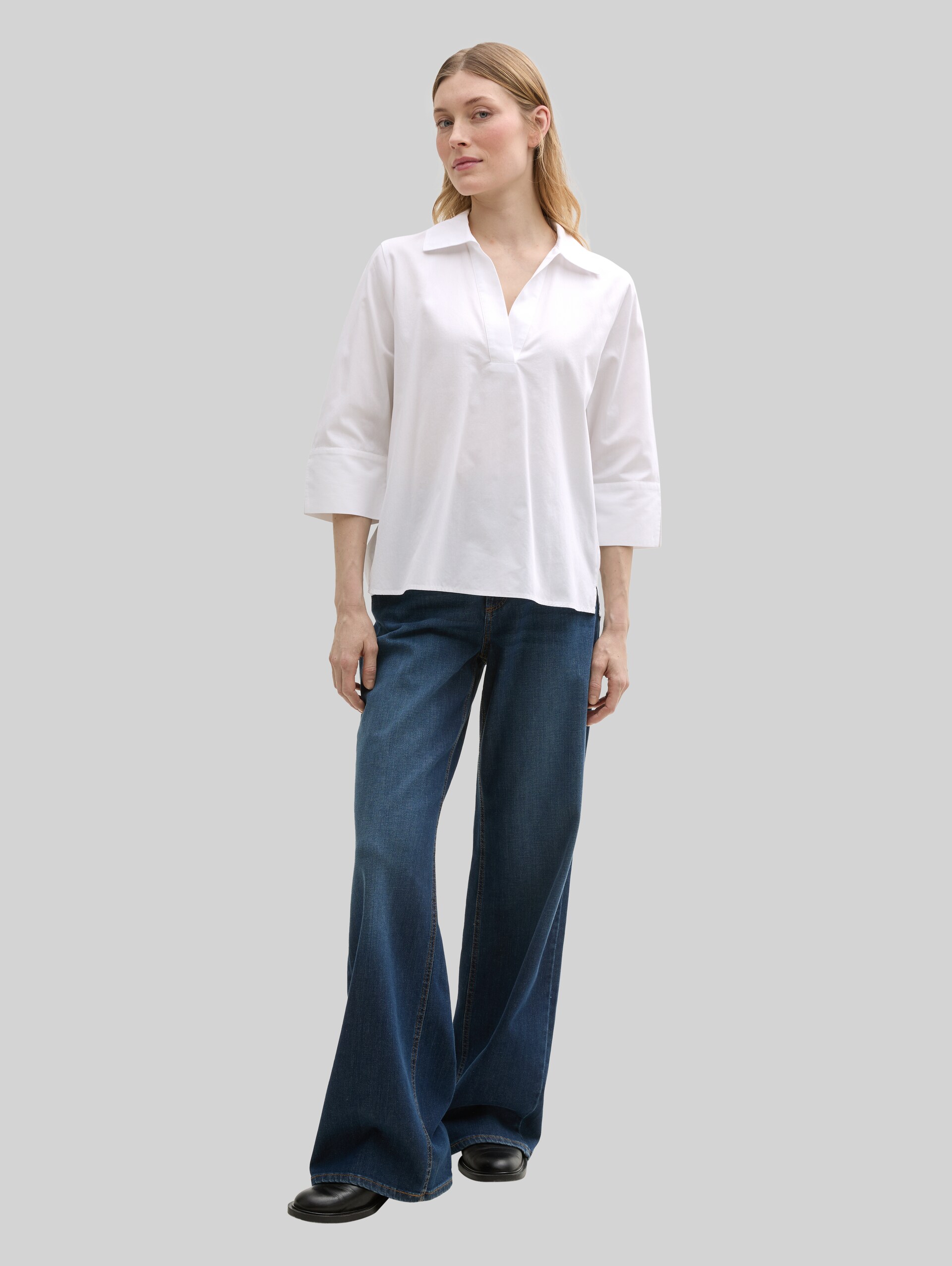 Loose fit blouse with collar - White - Model front view