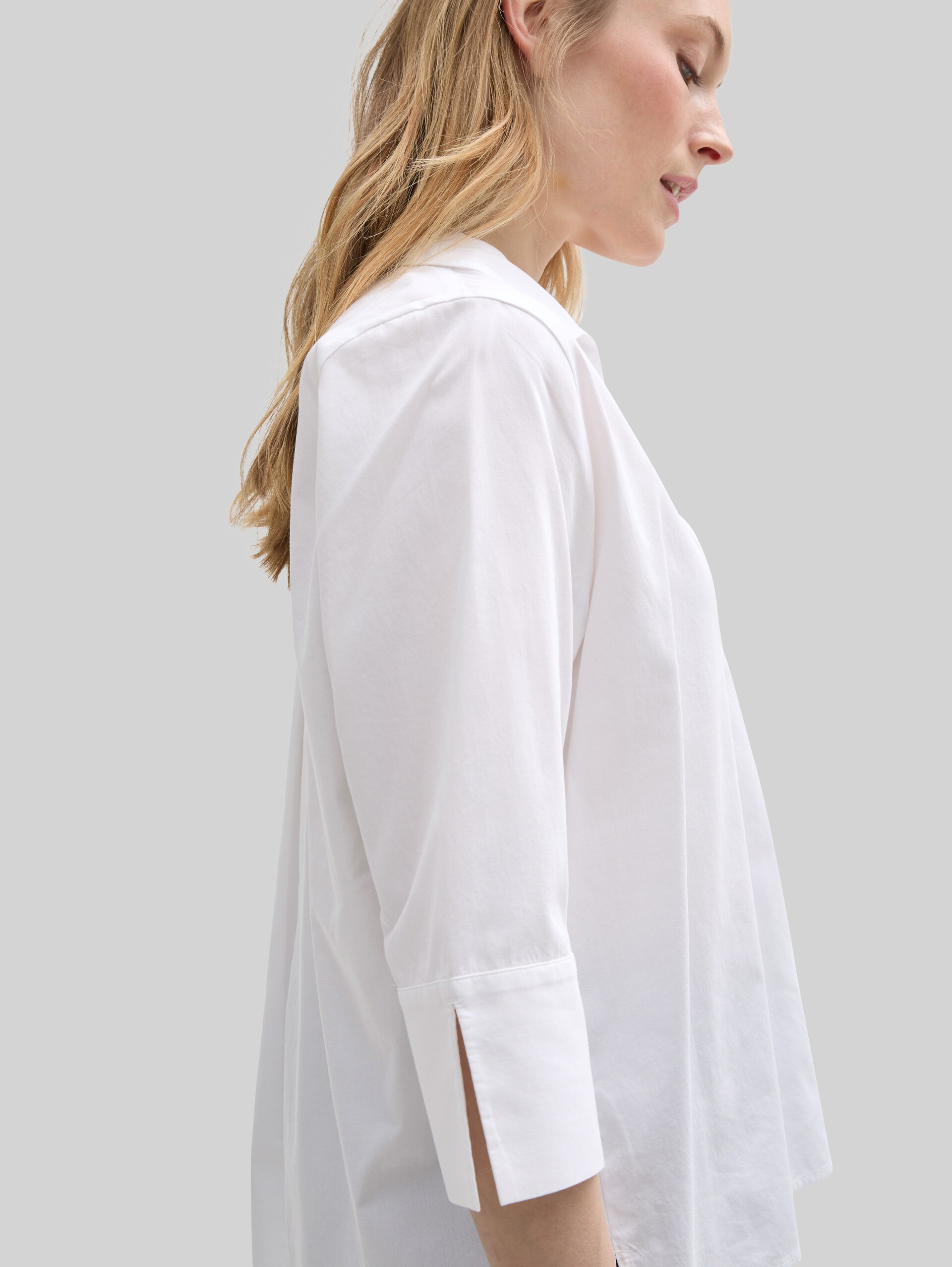 Loose fit blouse with collar - White - Detail model view