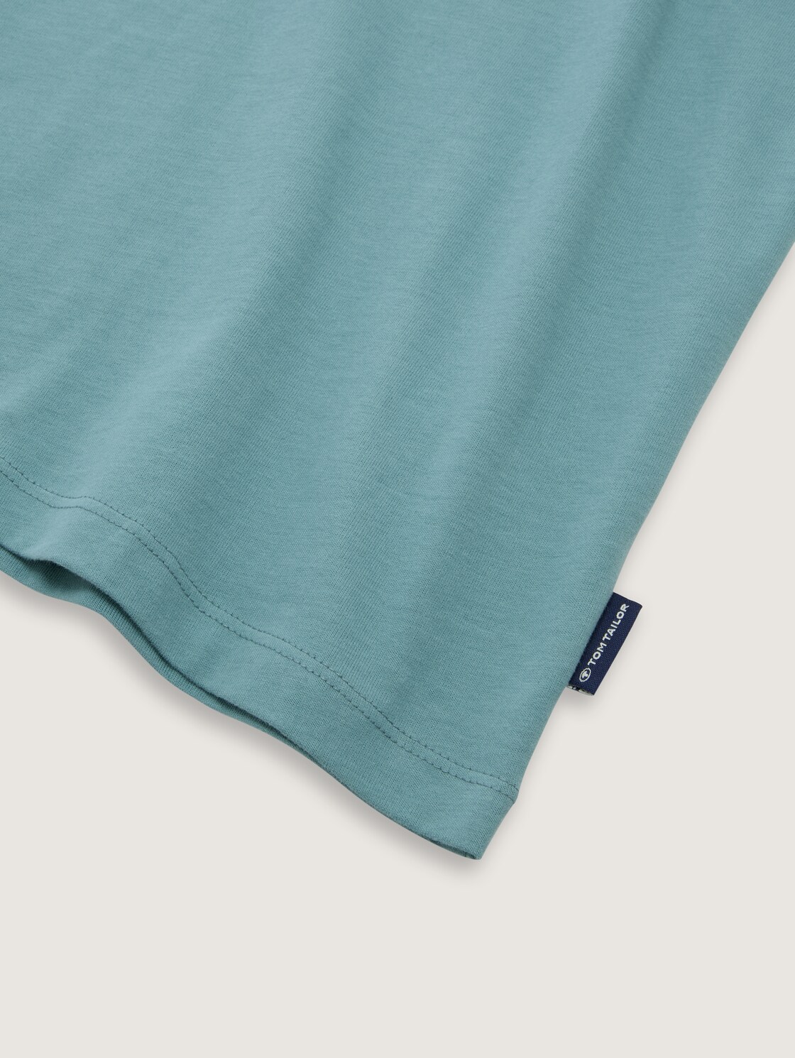 Oversize T-Shirt mit Rückenprint - Smoked Green - Detail-Model-Ansicht