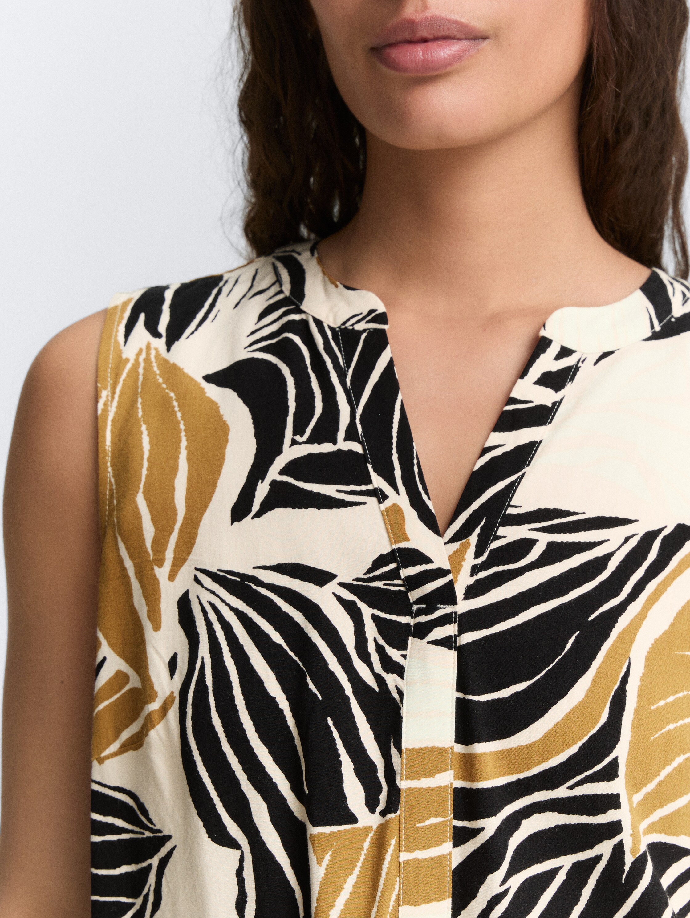 Blouse top met patroon - neutral_cut_leaves_design - 