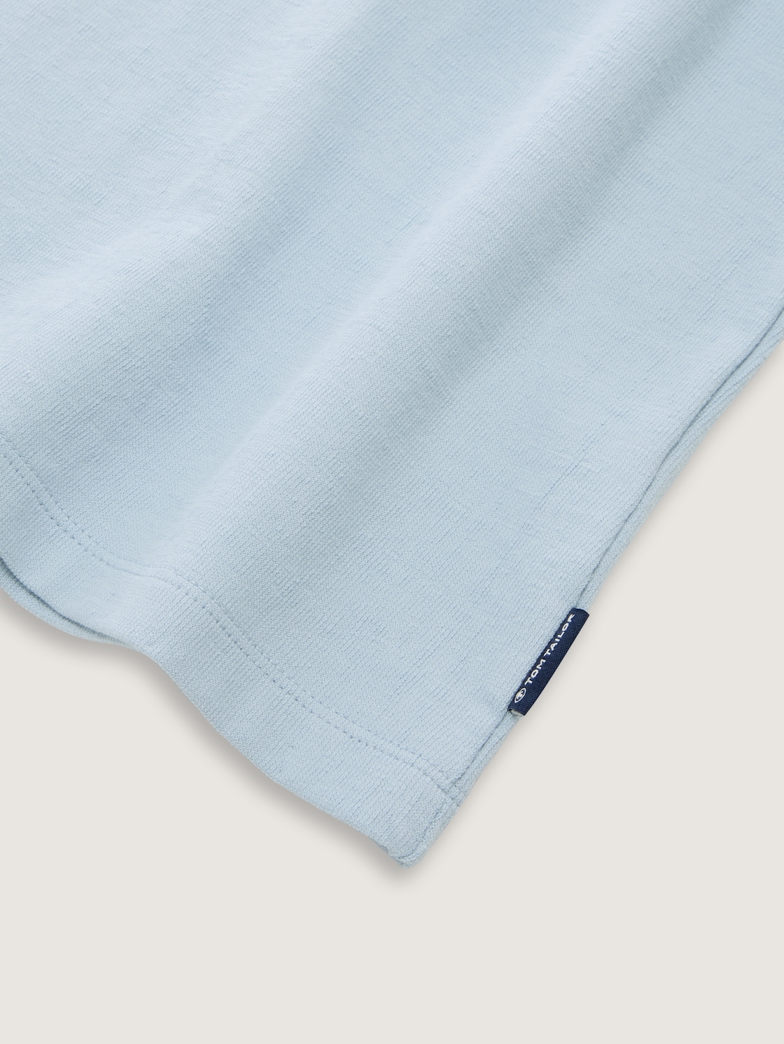 Oversize T-Shirt - soft foggy light blue - Detail-Model-Ansicht