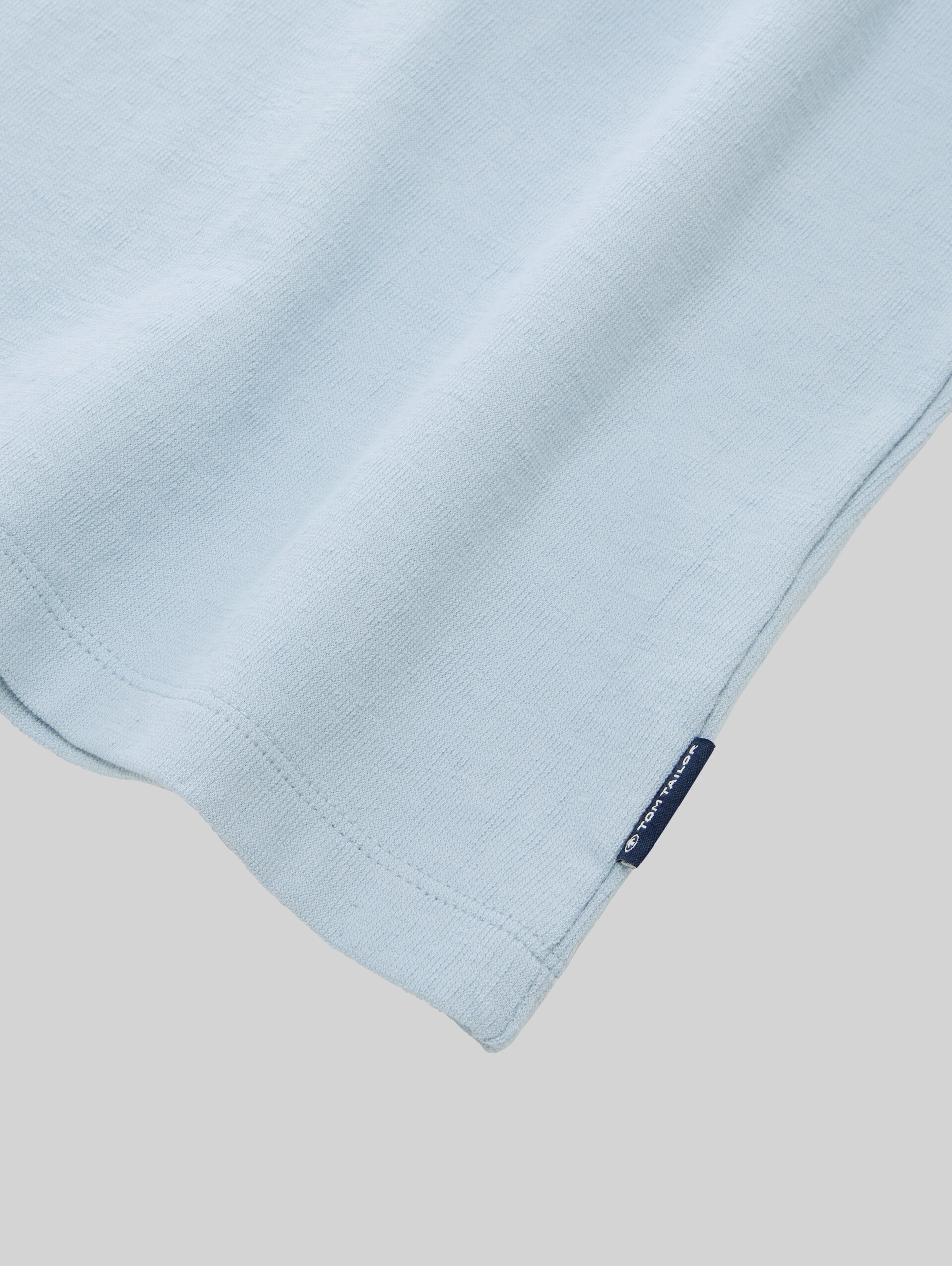 Oversize T-Shirt - soft foggy light blue - Detail-Model-Ansicht