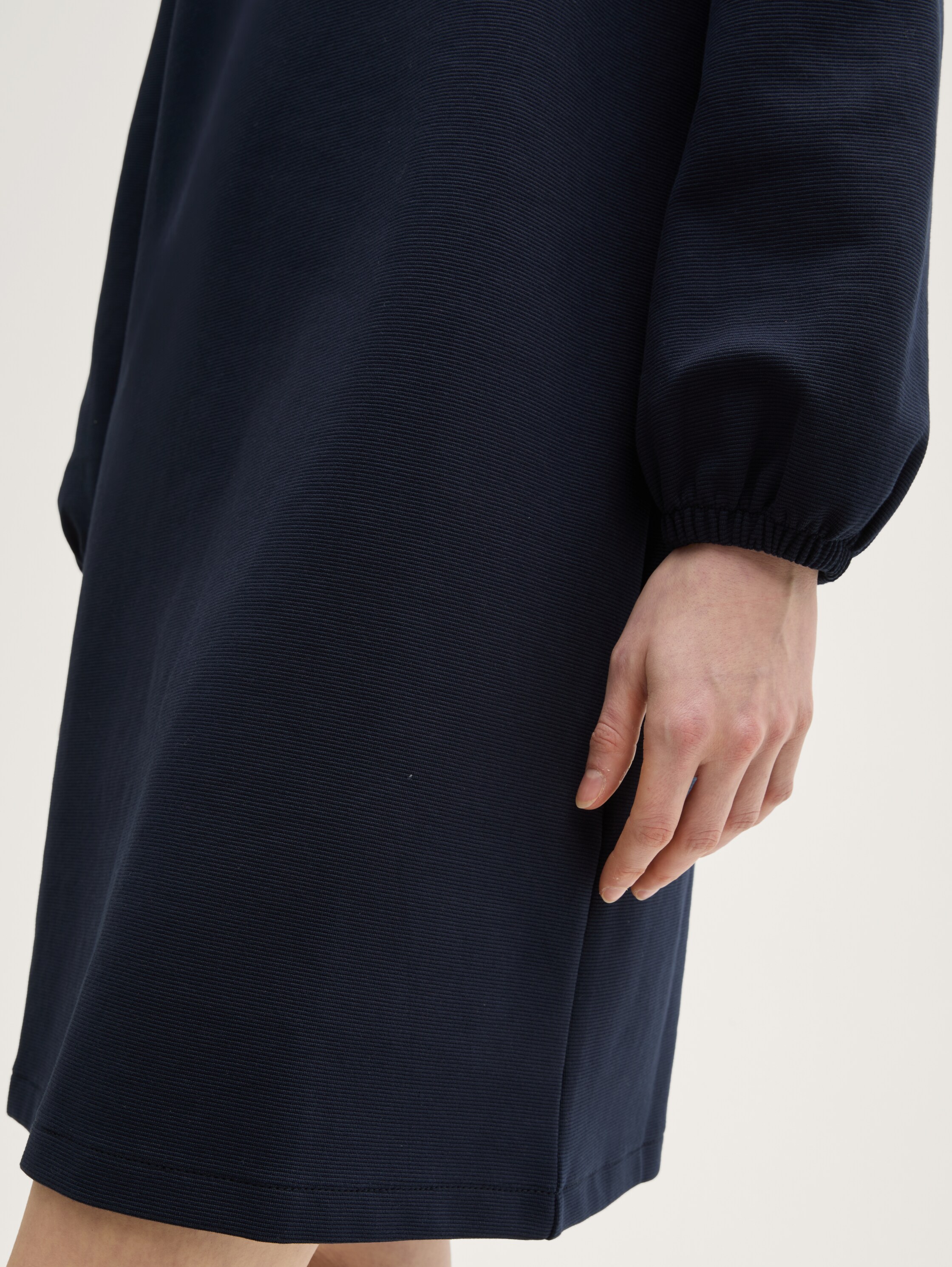 Knielanges Kleid mit Struktur - sky_captain_blue_1 - 