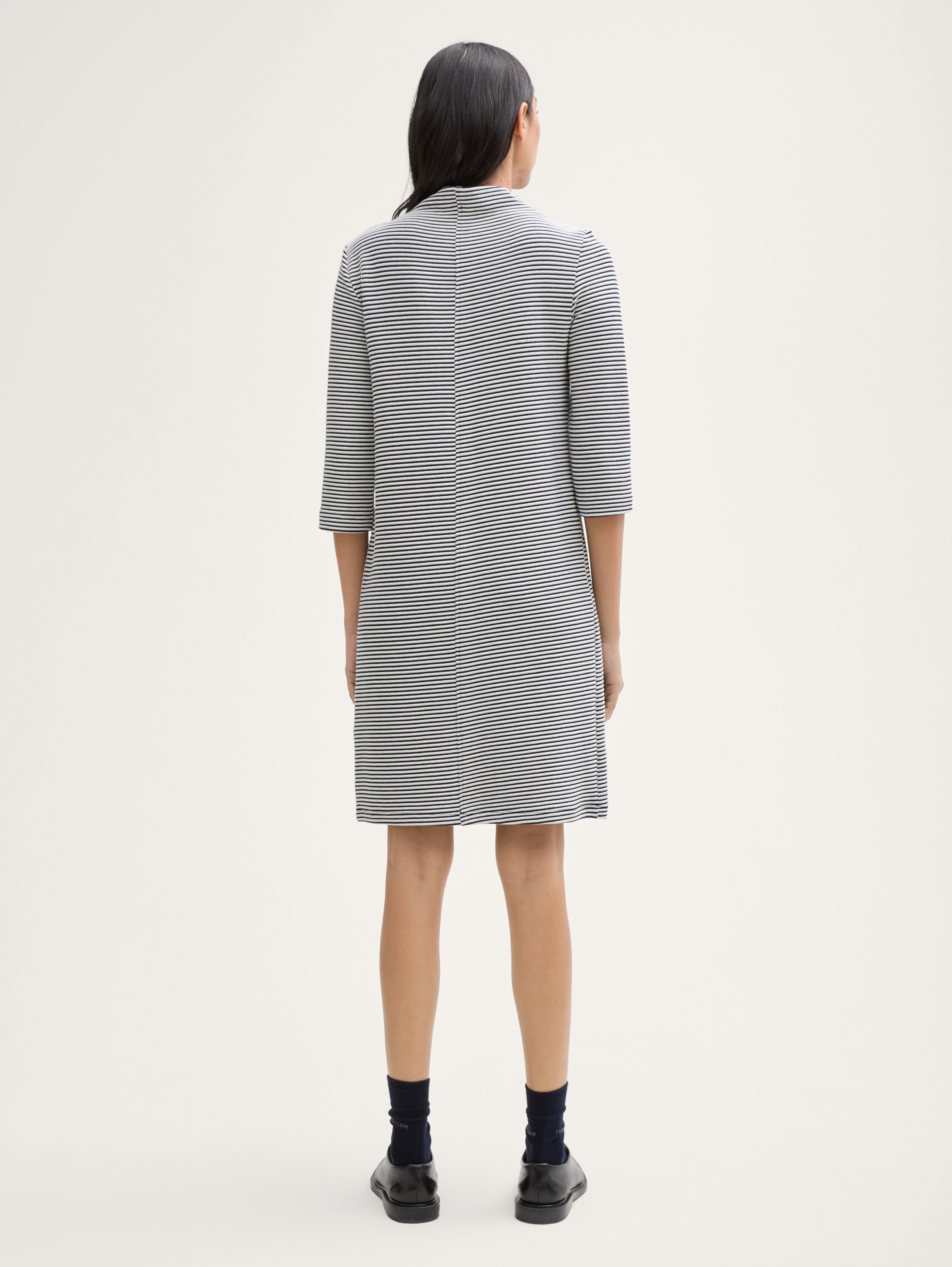 Kleid mit Streifenmuster - 3