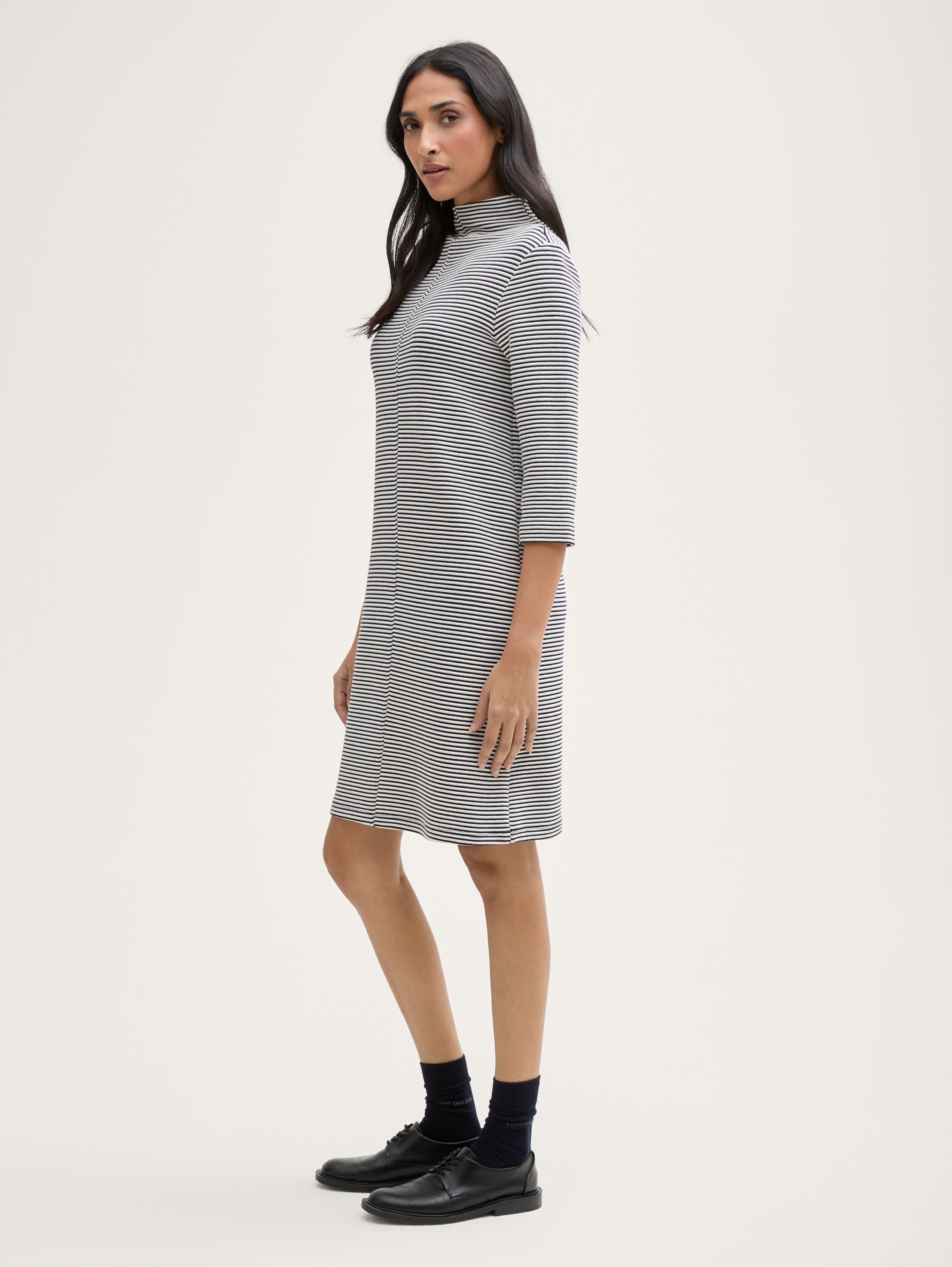Kleid mit Streifenmuster - 1