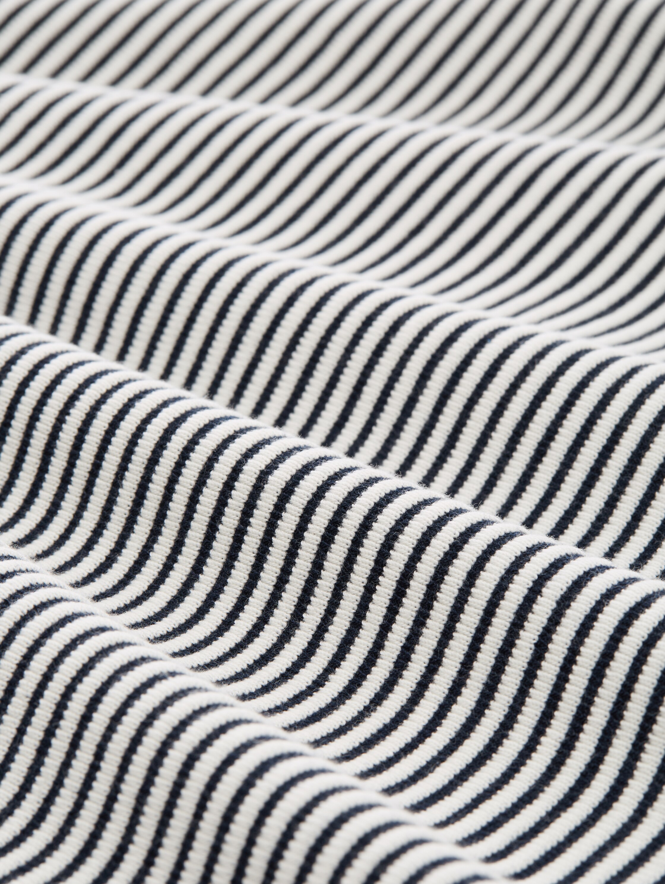 Kleid mit Streifenmuster - 6