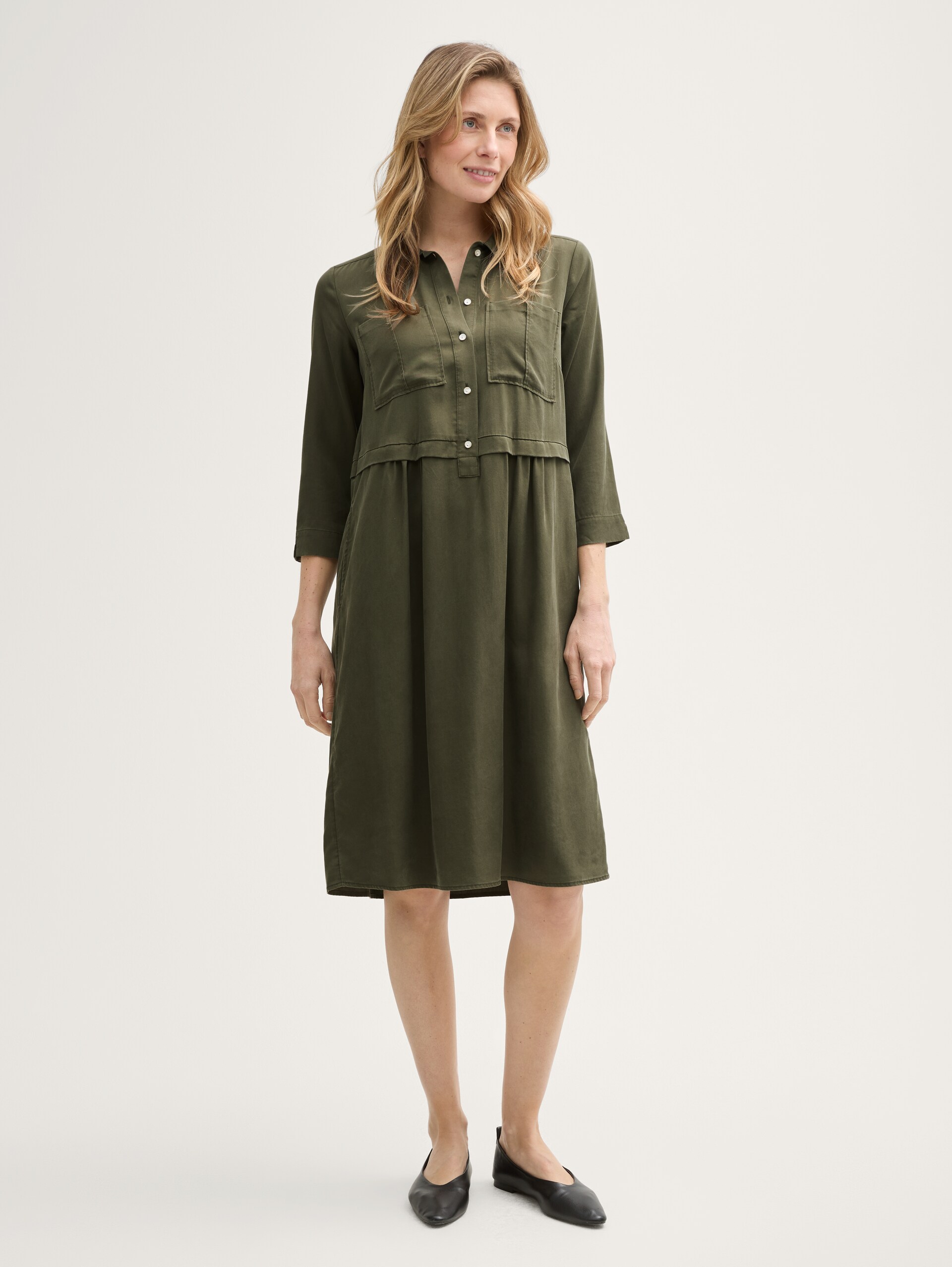 Blousejurk met look - Deep Forest Green - Model vooraanzicht