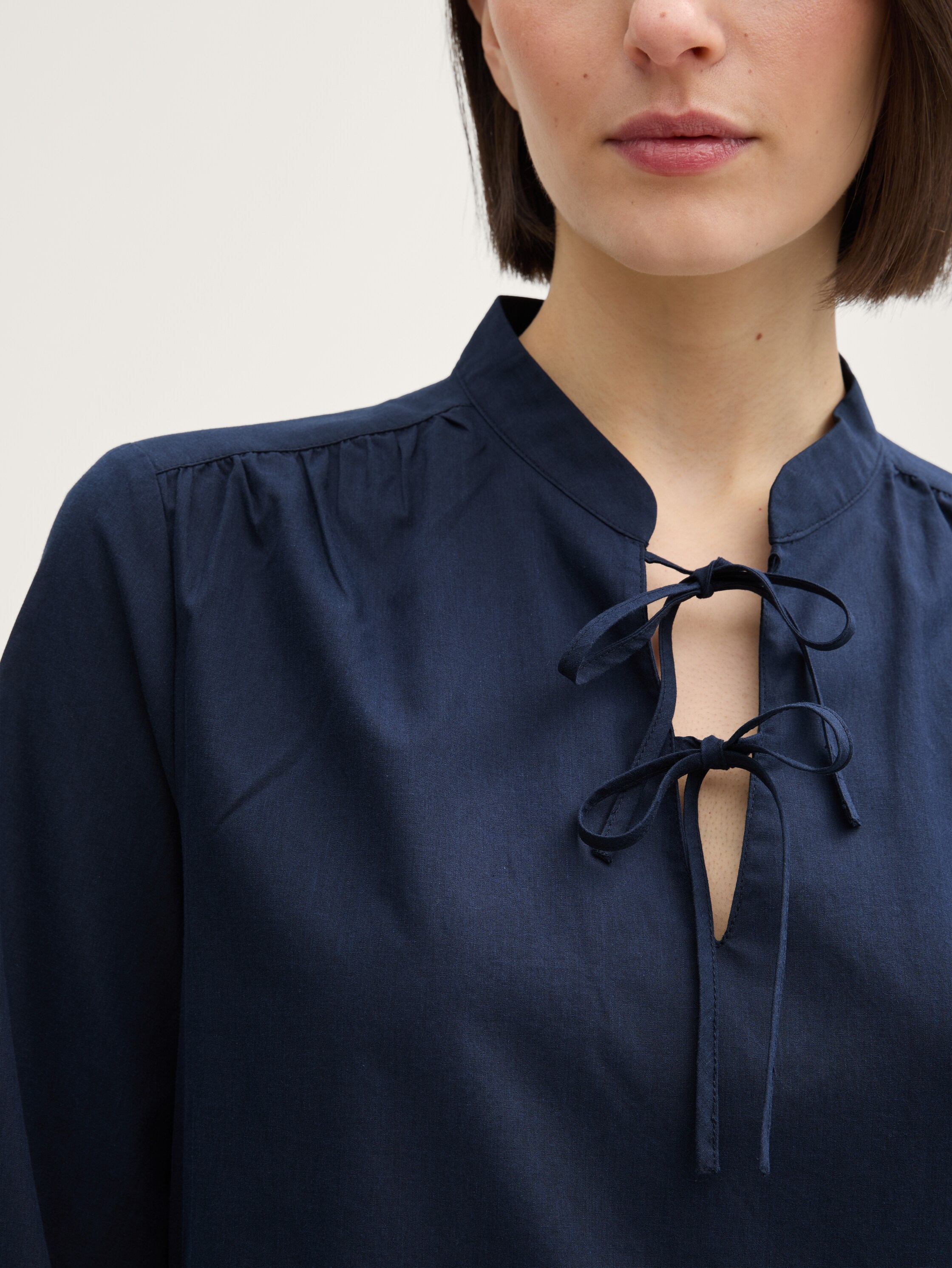 Kleid mit Schnürdetails - 5