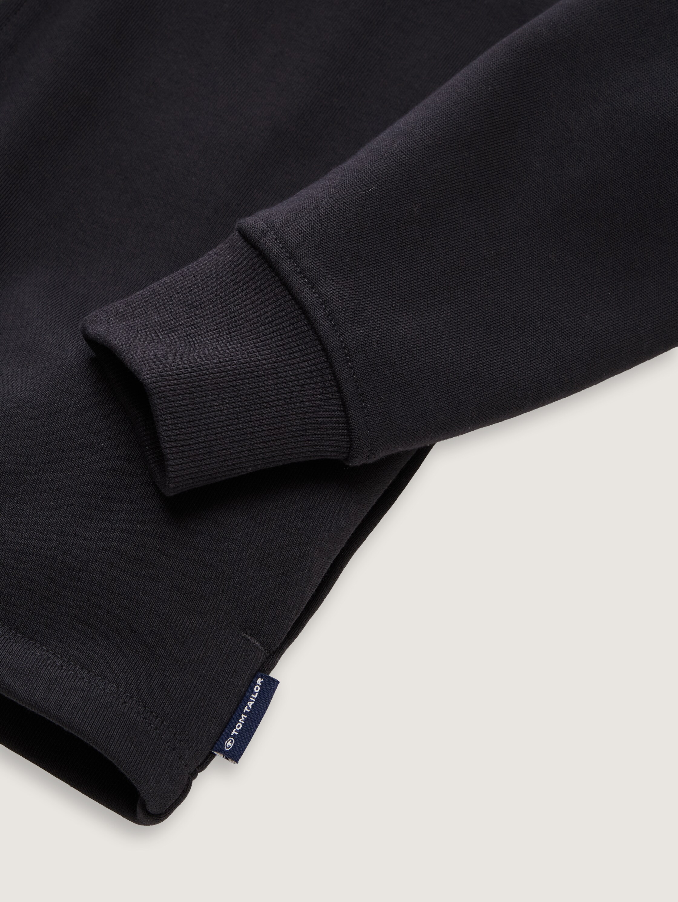 Oversize Hoodie Sweatjacke mit Print - heavy_black - Detail-Model-Ansicht