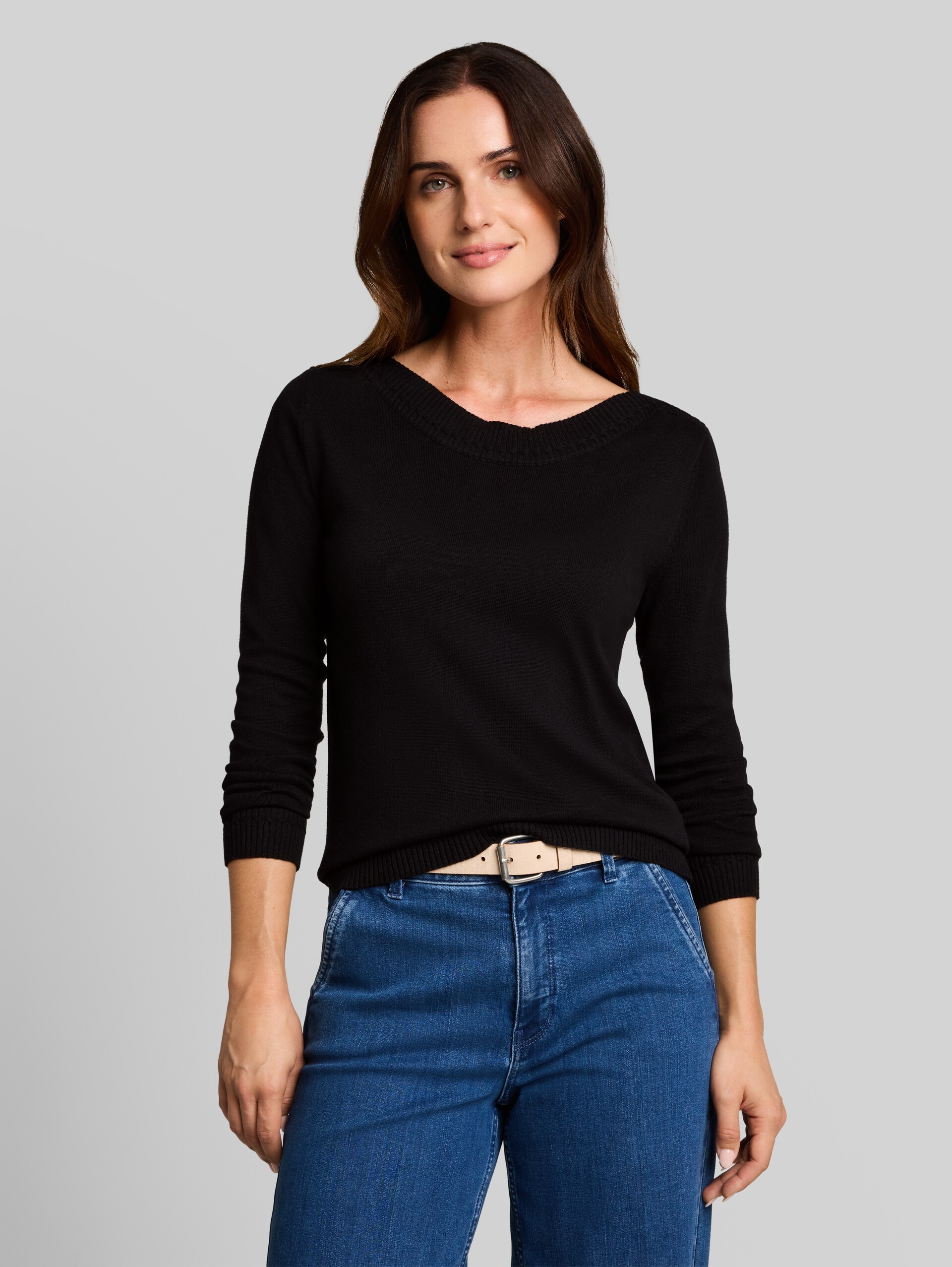 Gebreide trui met boothals - deep black - Nek model vooraanzicht