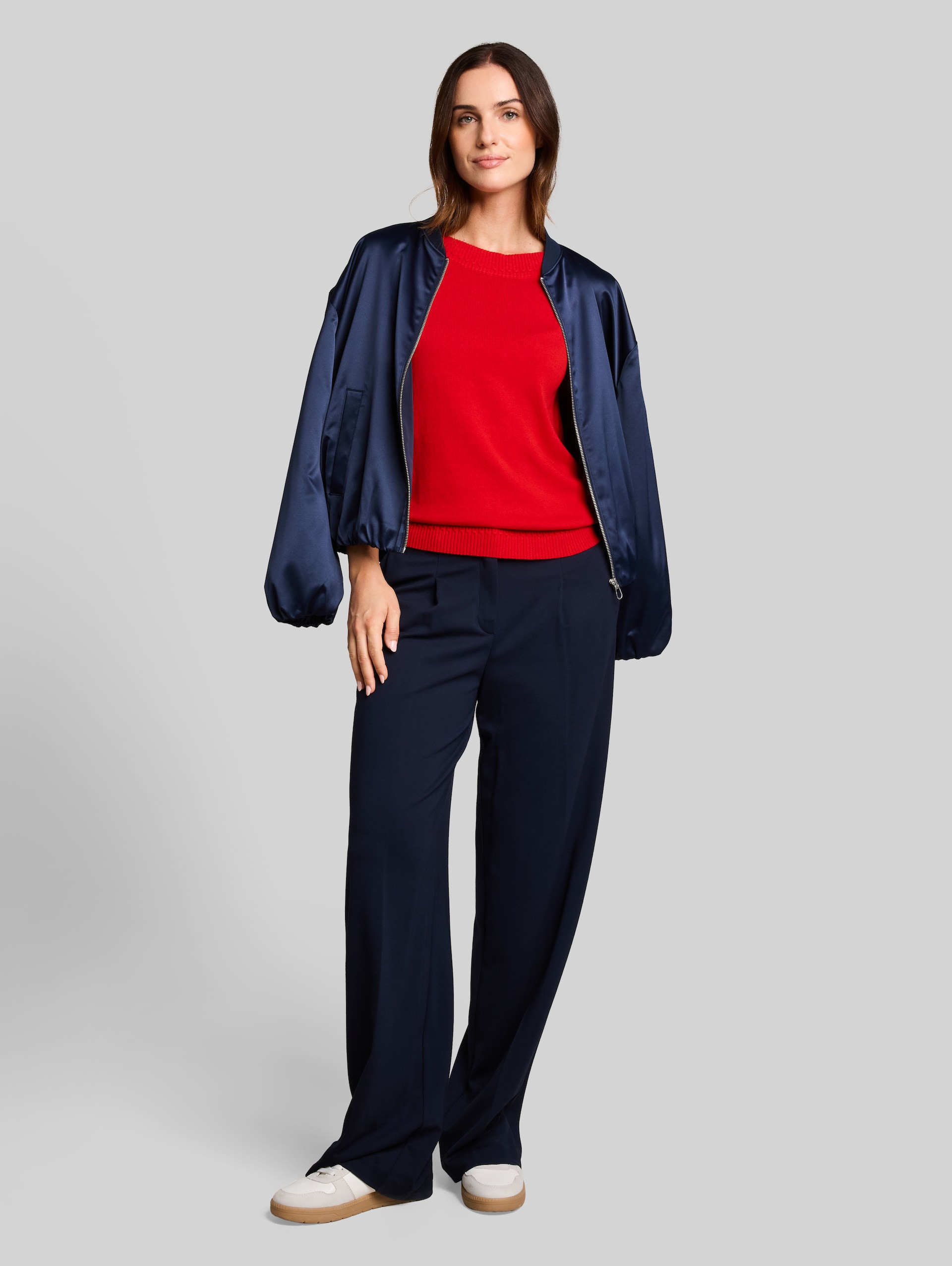 Gebreide trui met boothals - soft scarlet red - Model vooraanzicht