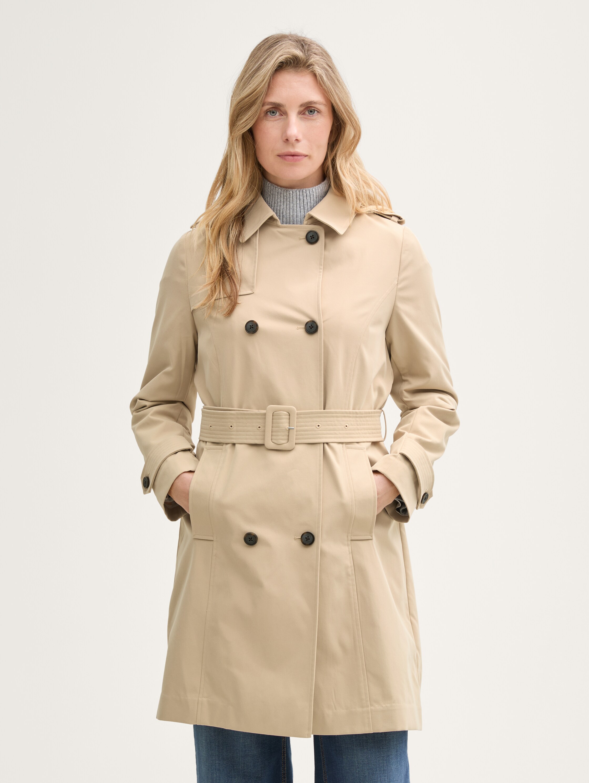 Basic Trenchcoat - braun - Model-Vorderansicht
